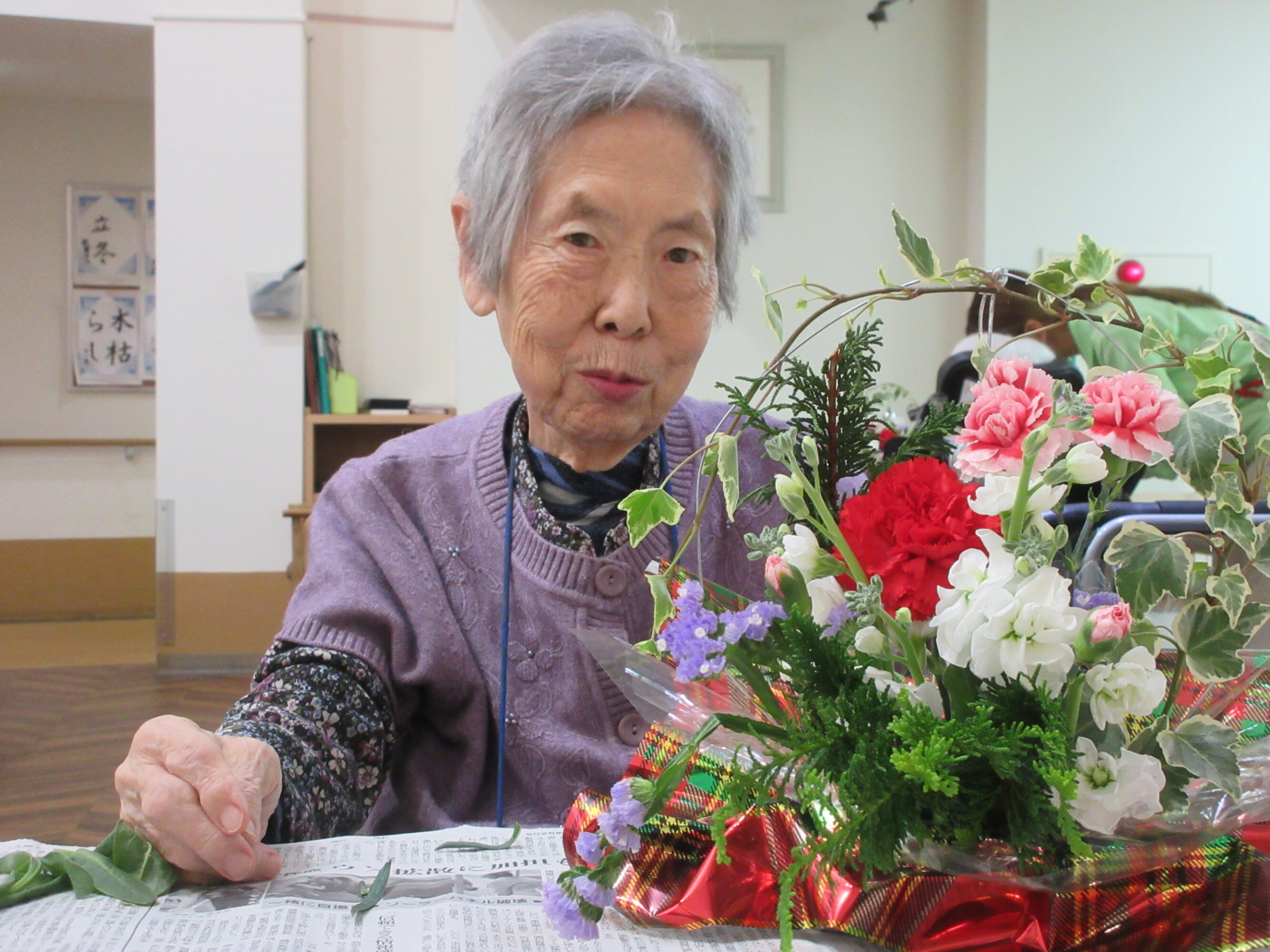 フラワーアレンジメントを開催しました♪-2　ニチイホーム国立