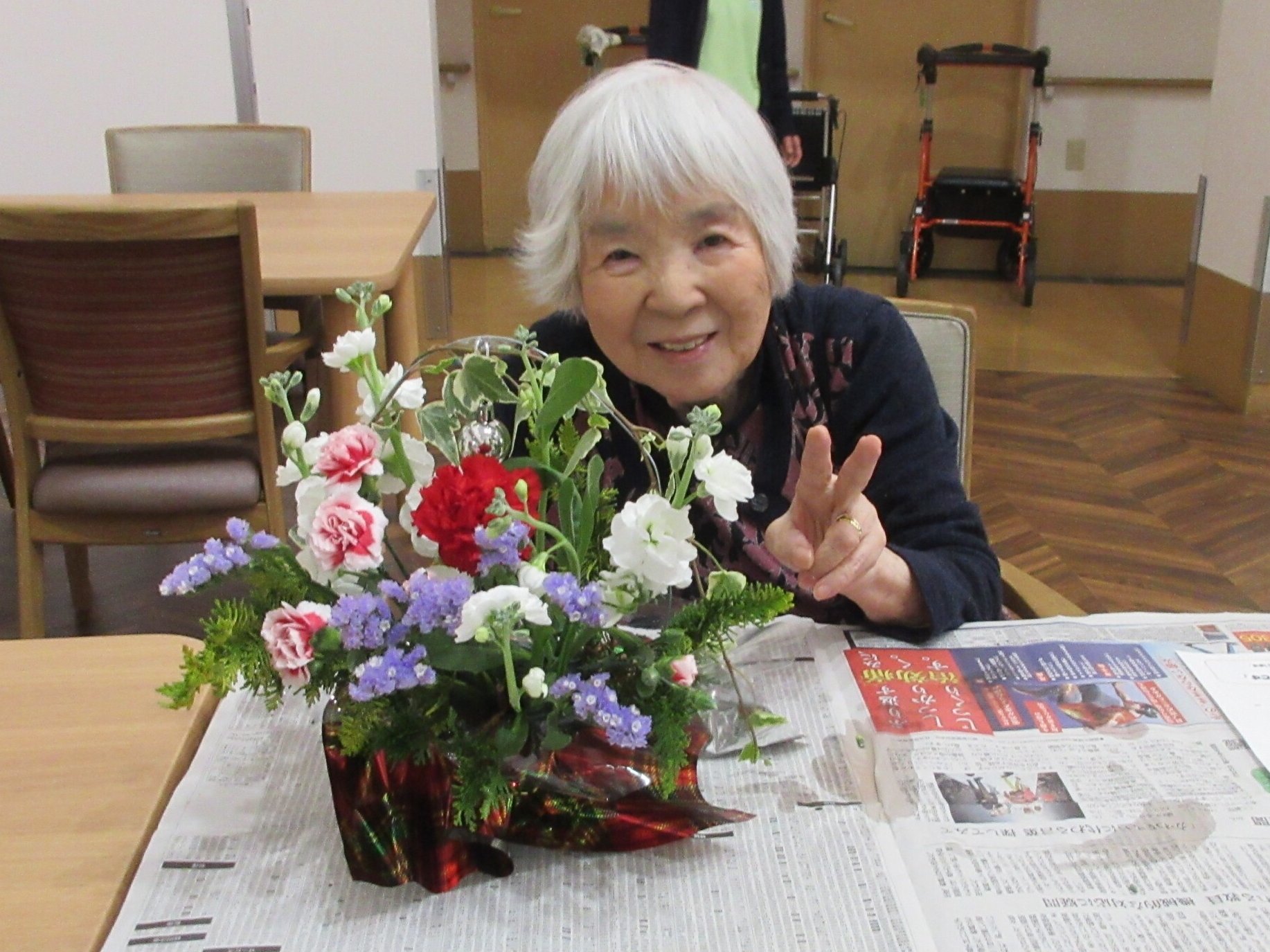 フラワーアレンジメントを開催しました♪-3　ニチイホーム国立