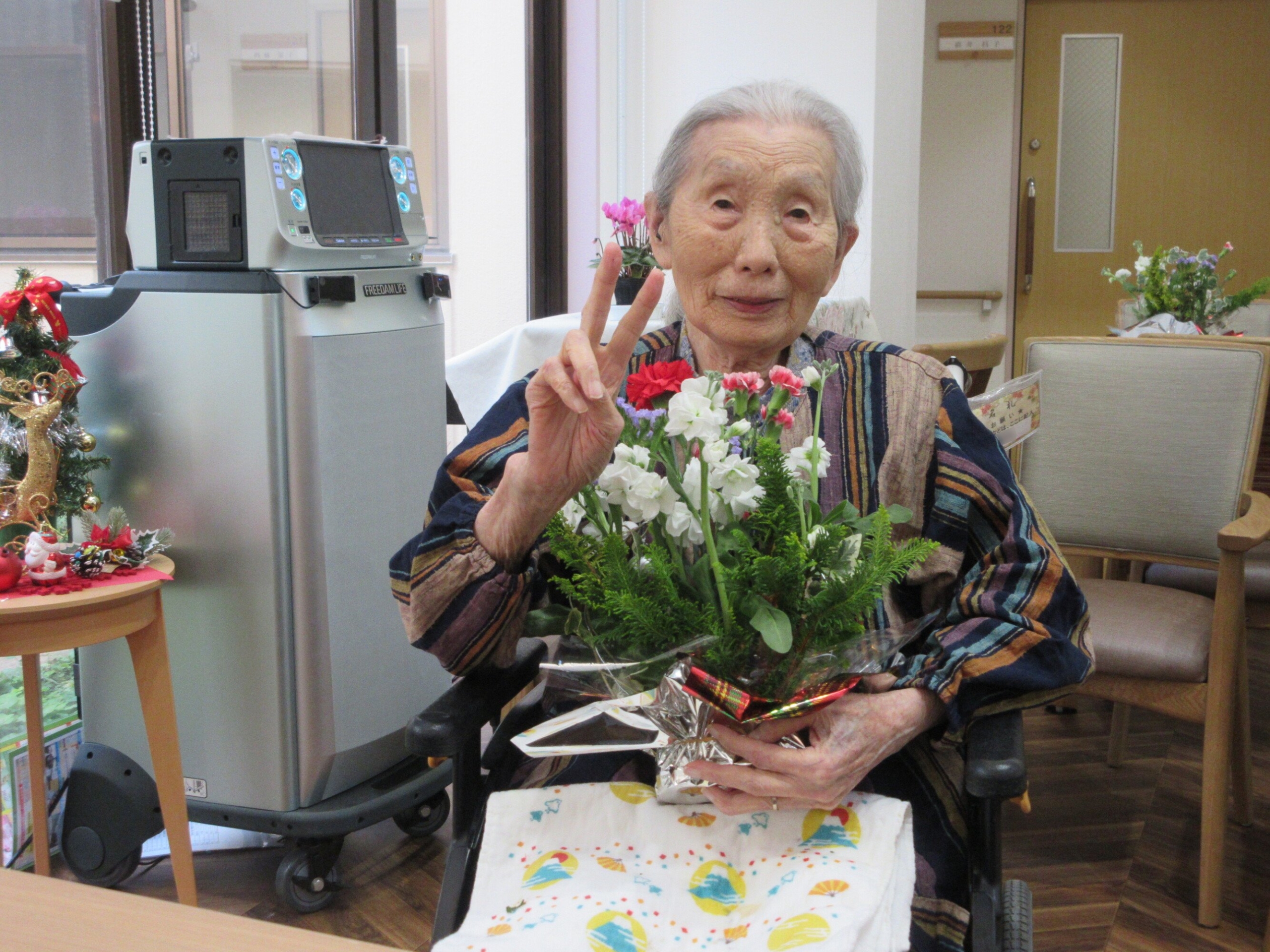 フラワーアレンジメントを開催しました♪-3　ニチイホーム国立