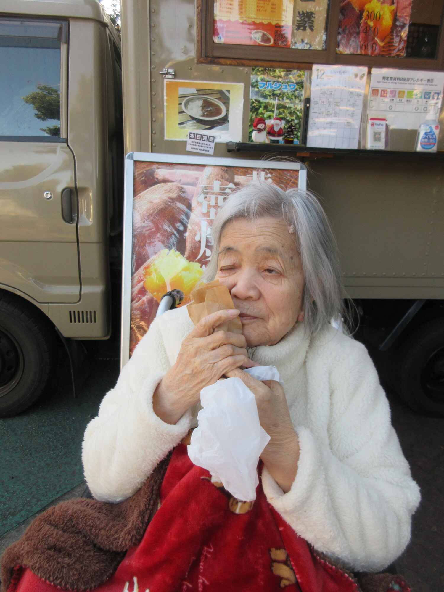 「おいもやもとぴ」がやってきました♪-6 ニチイホーム国立