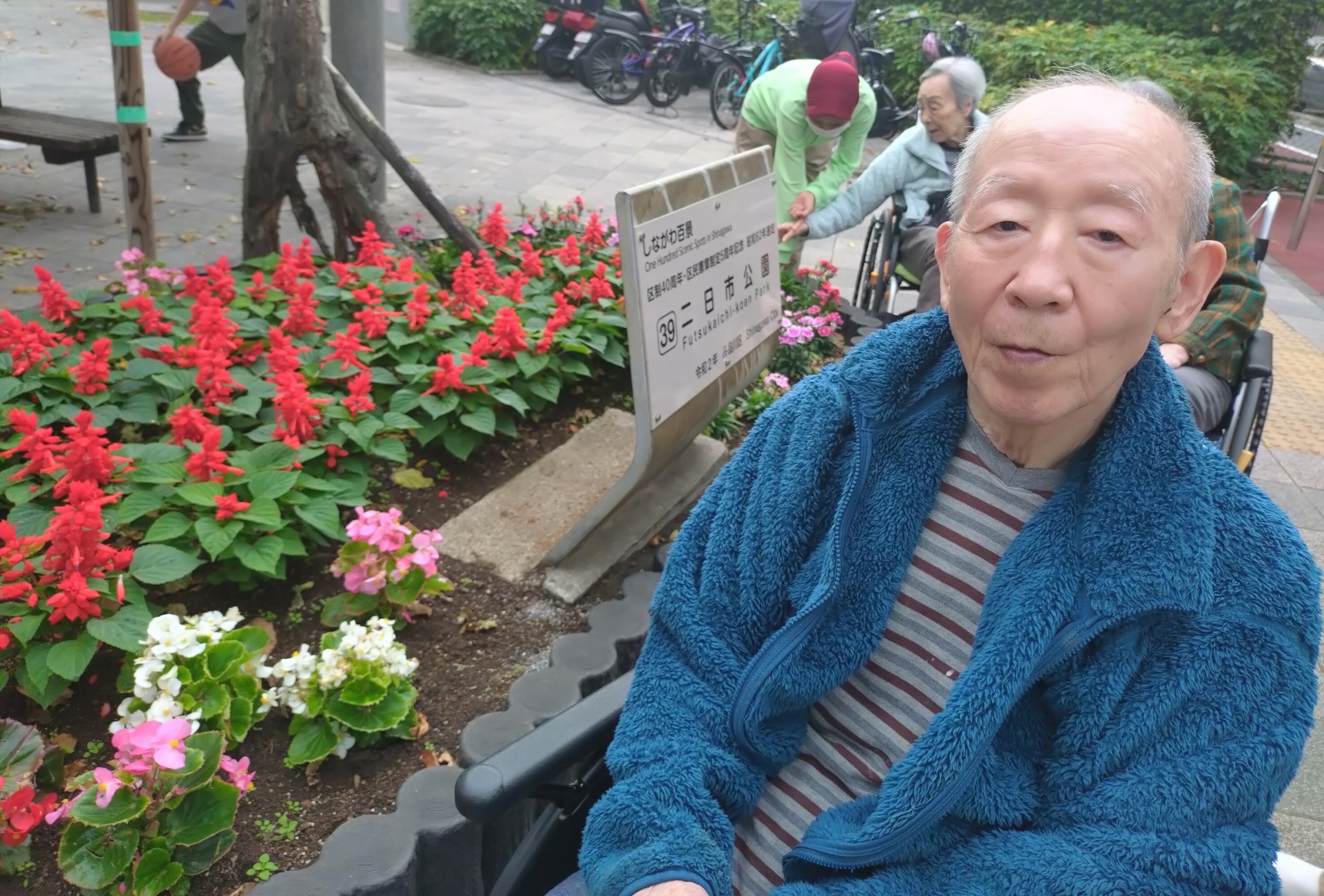 近隣の公園へお散歩-5 ニチイホーム南品川