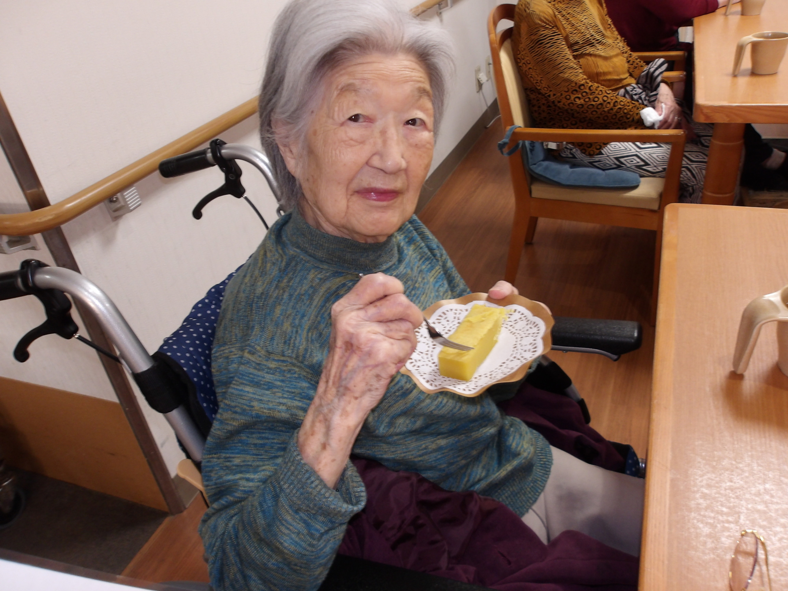 芋羊羹-3 ニチイホーム仲町台