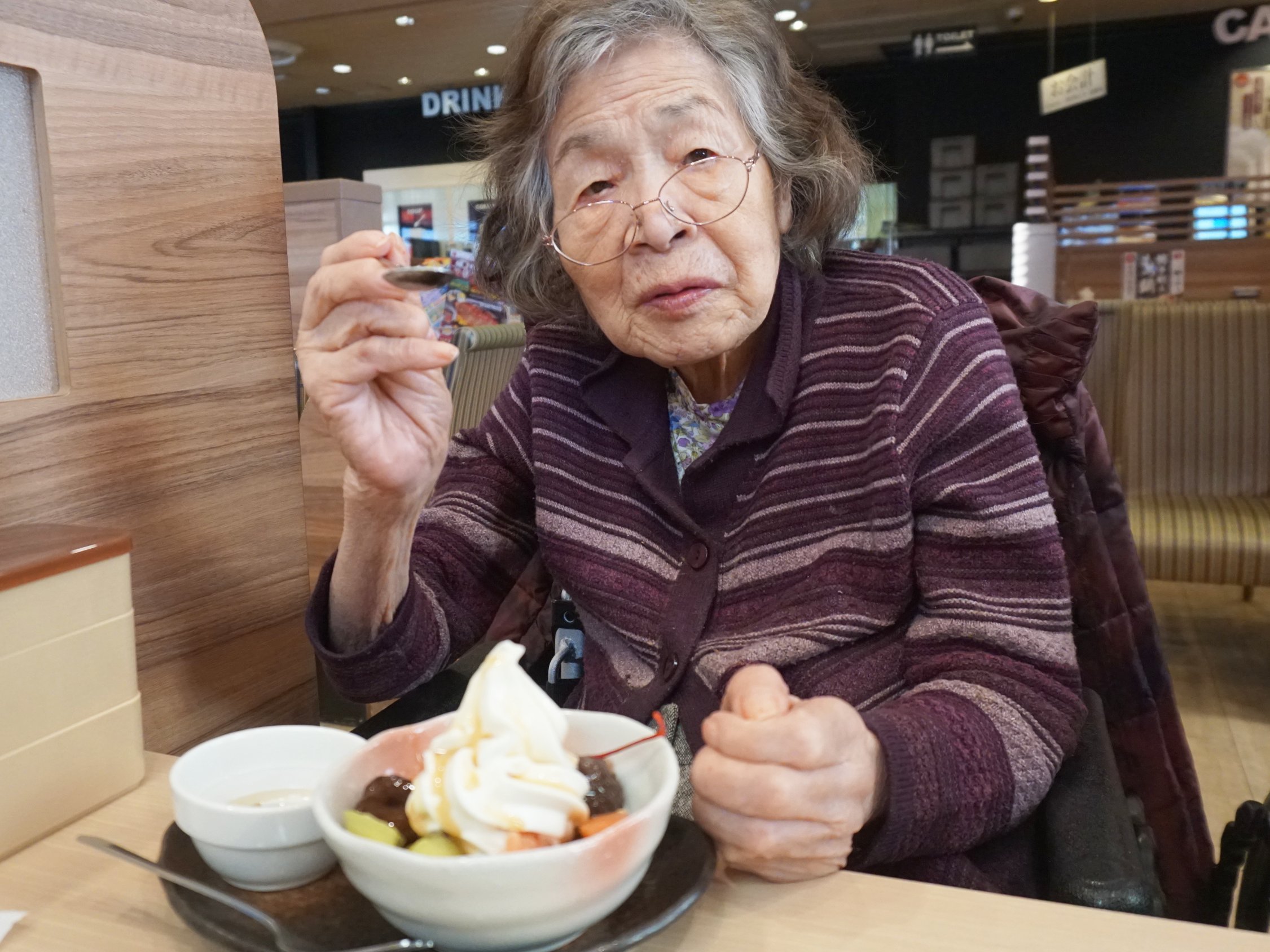 ファミレスであんみつ-1 ニチイホーム練馬高野台
