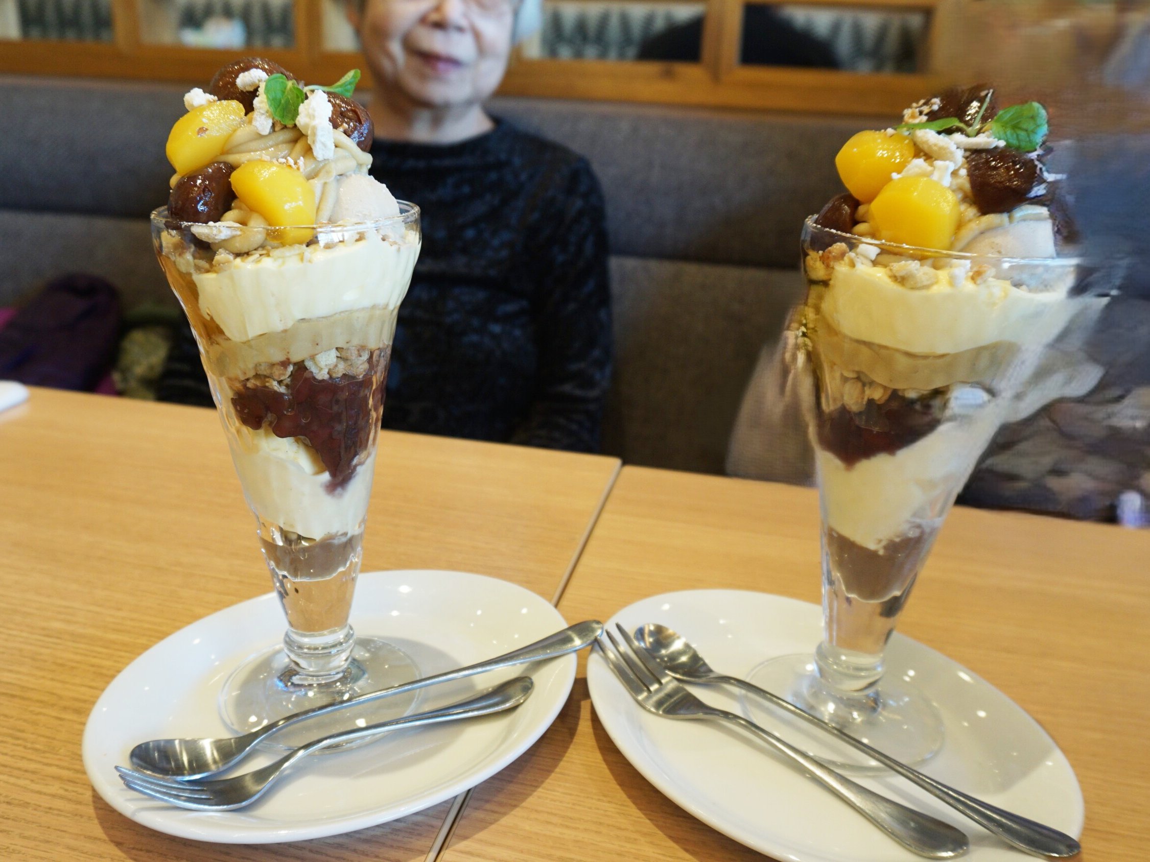 ファミレスでパフェ-1 ニチイホーム練馬高野台