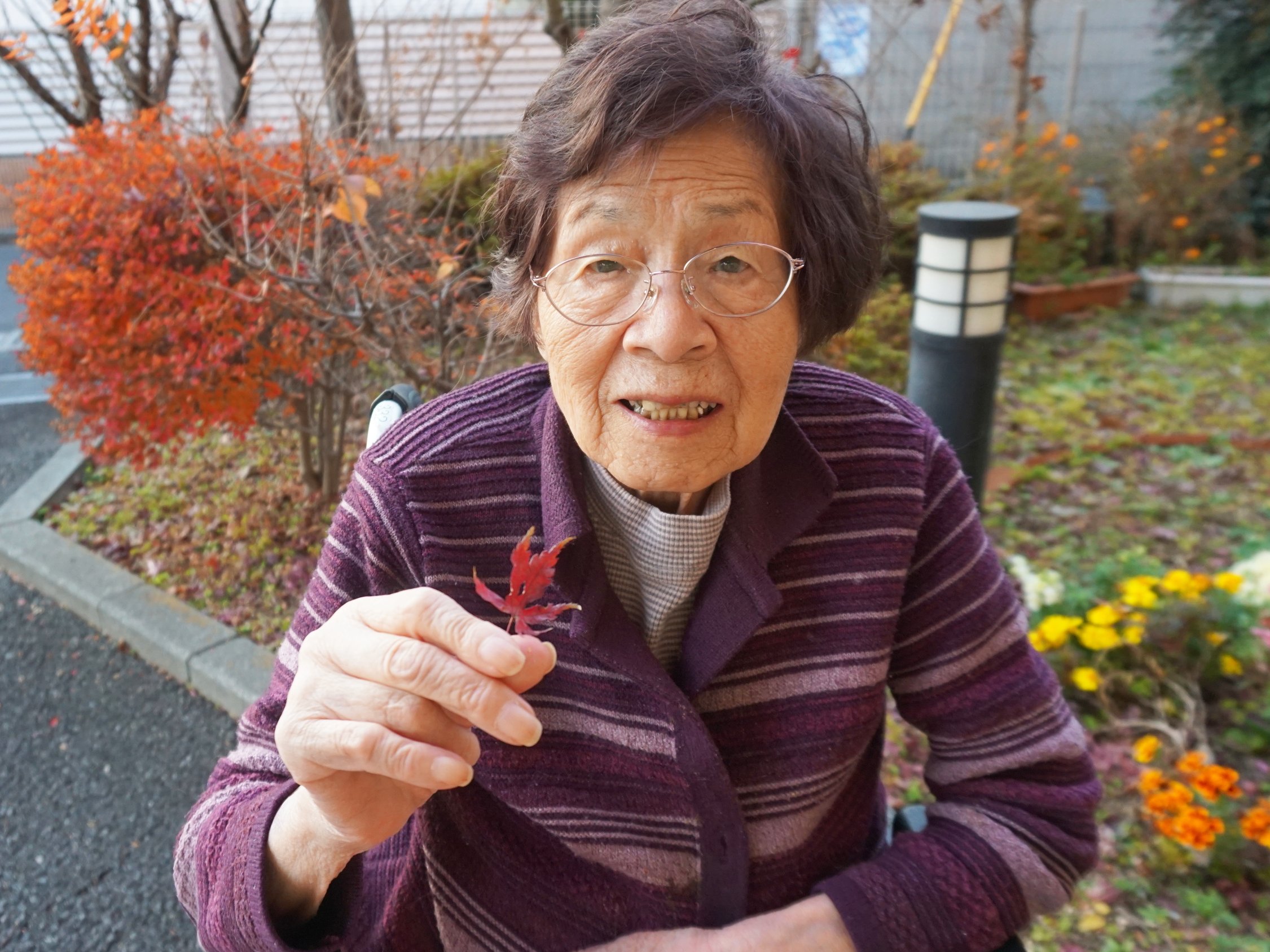 外気浴でリフレッシュ-2　ニチイホーム練馬高野台