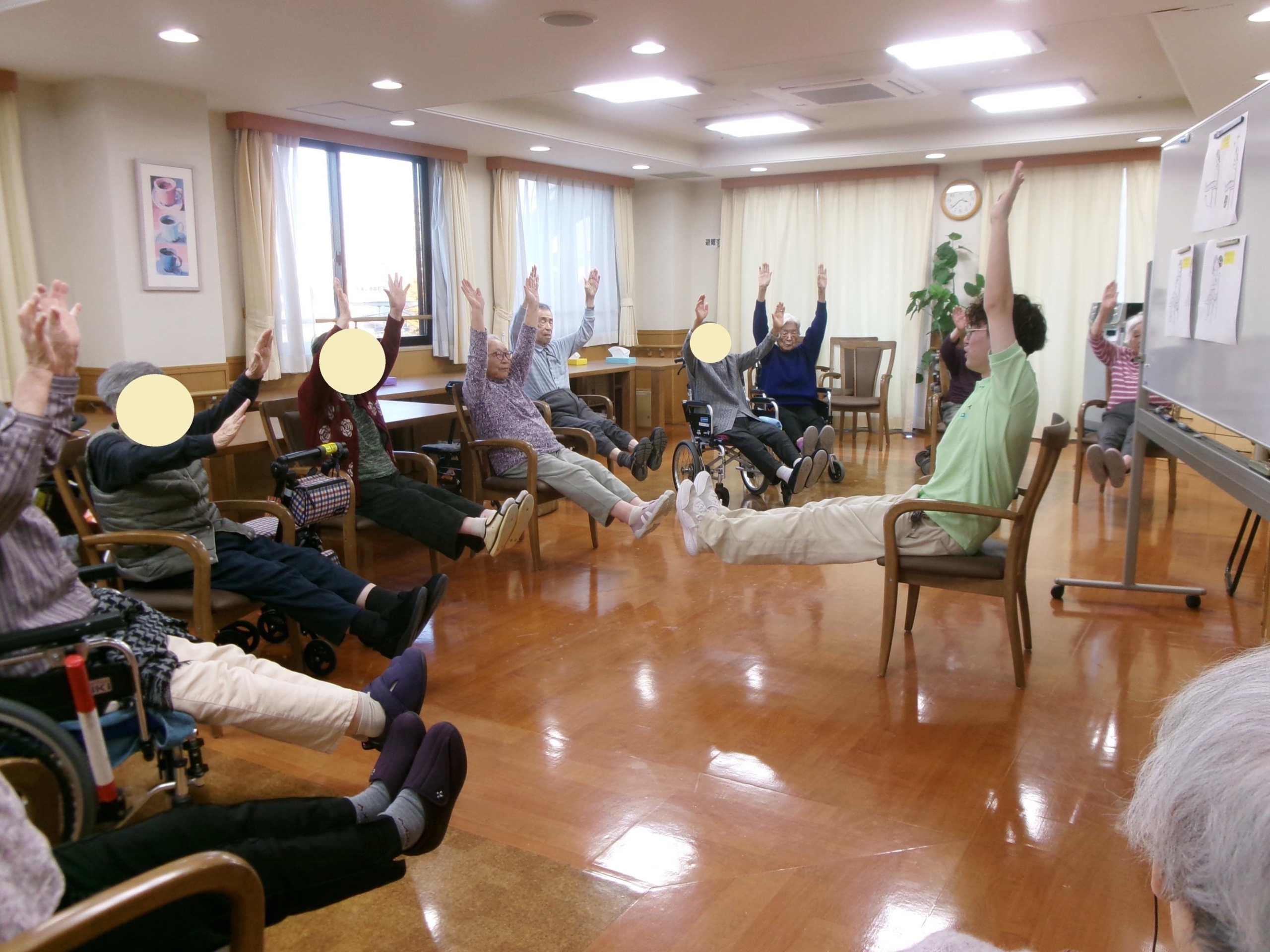 椅子ヨガ-4　ニチイホーム登戸