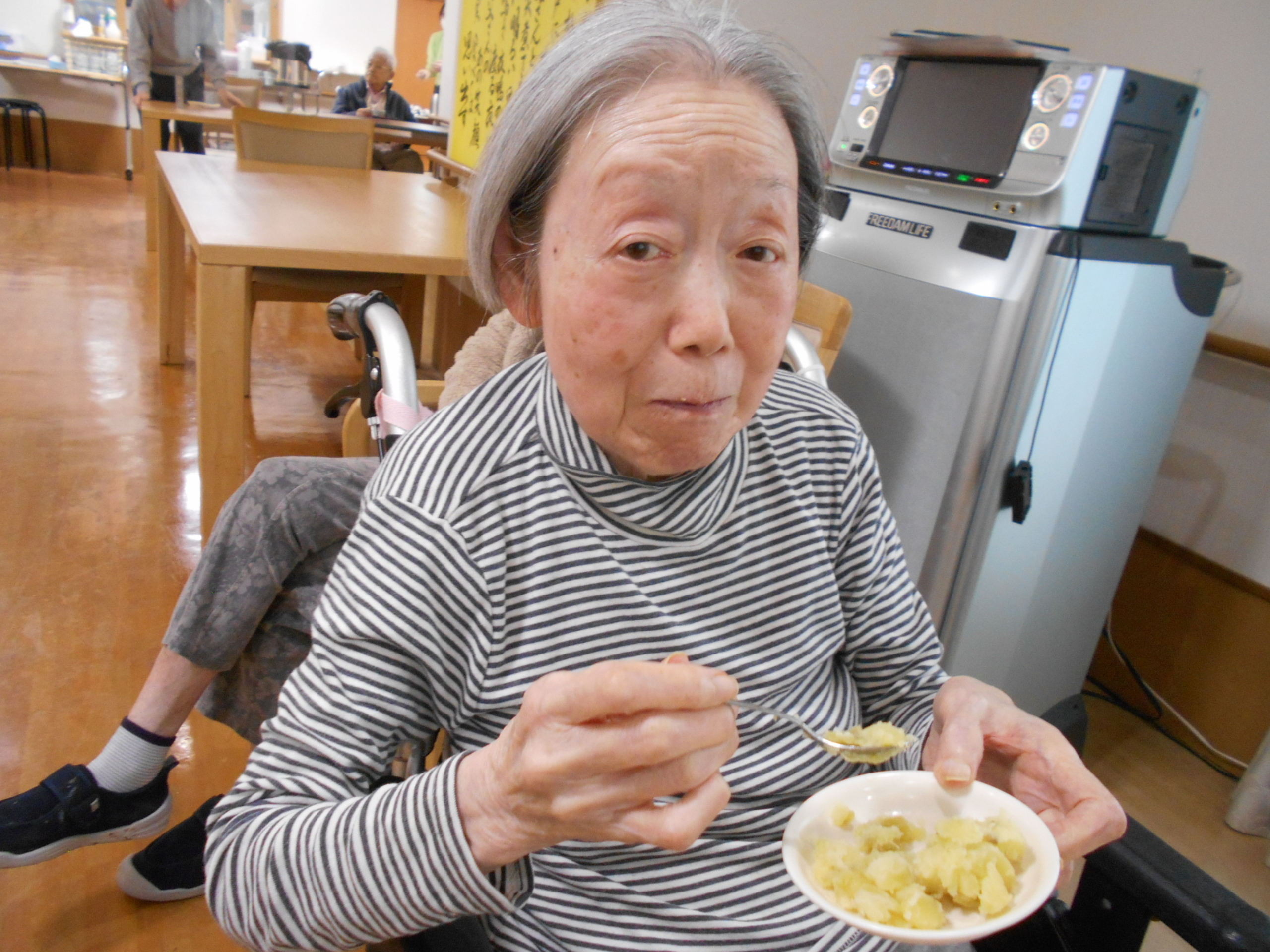 焼き芋-2 ニチイホーム西武柳沢