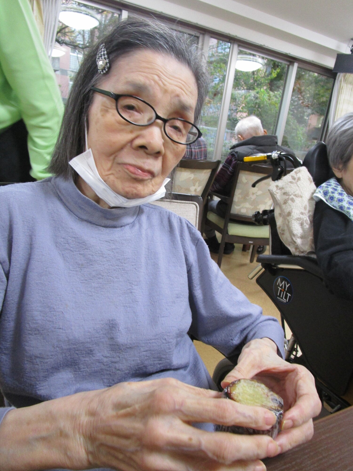 毎年好評の焼き芋-2　ニチイホーム成城
