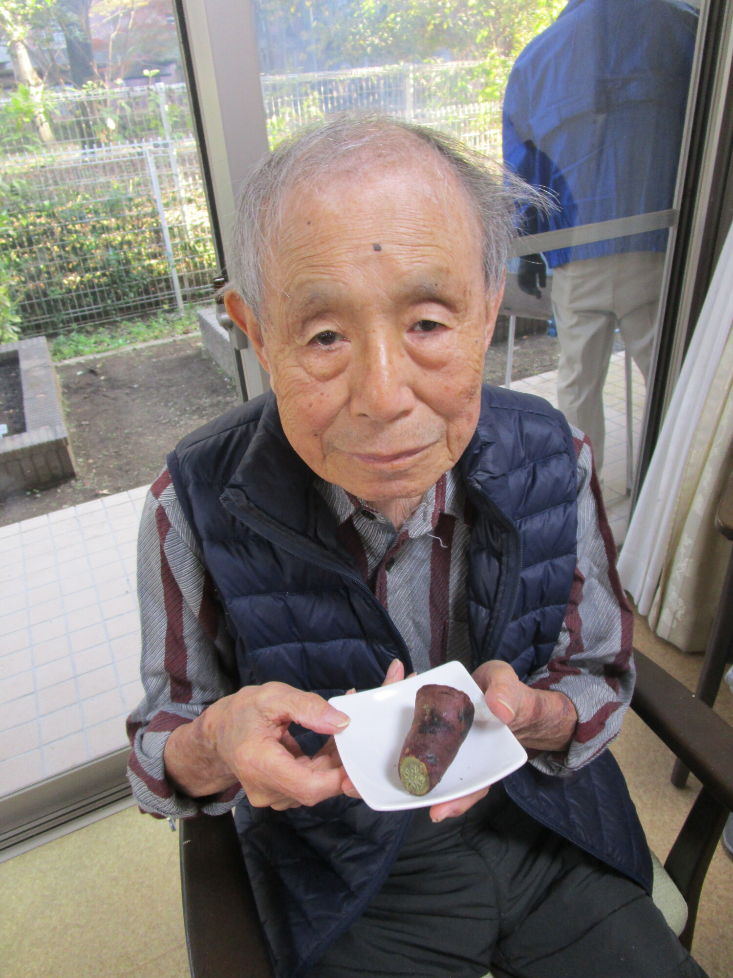 毎年好評の焼き芋-5　ニチイホーム成城