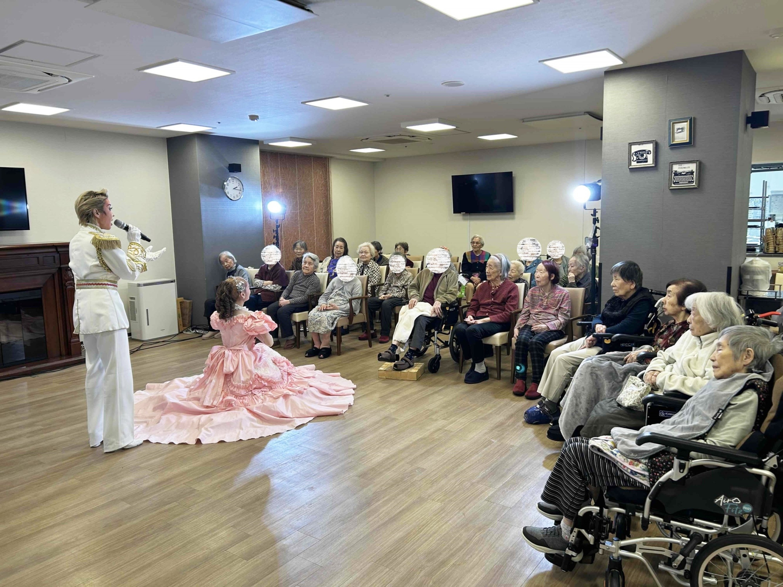 呼華歌劇団、再来！！-1　ニチイホーム渋谷本町