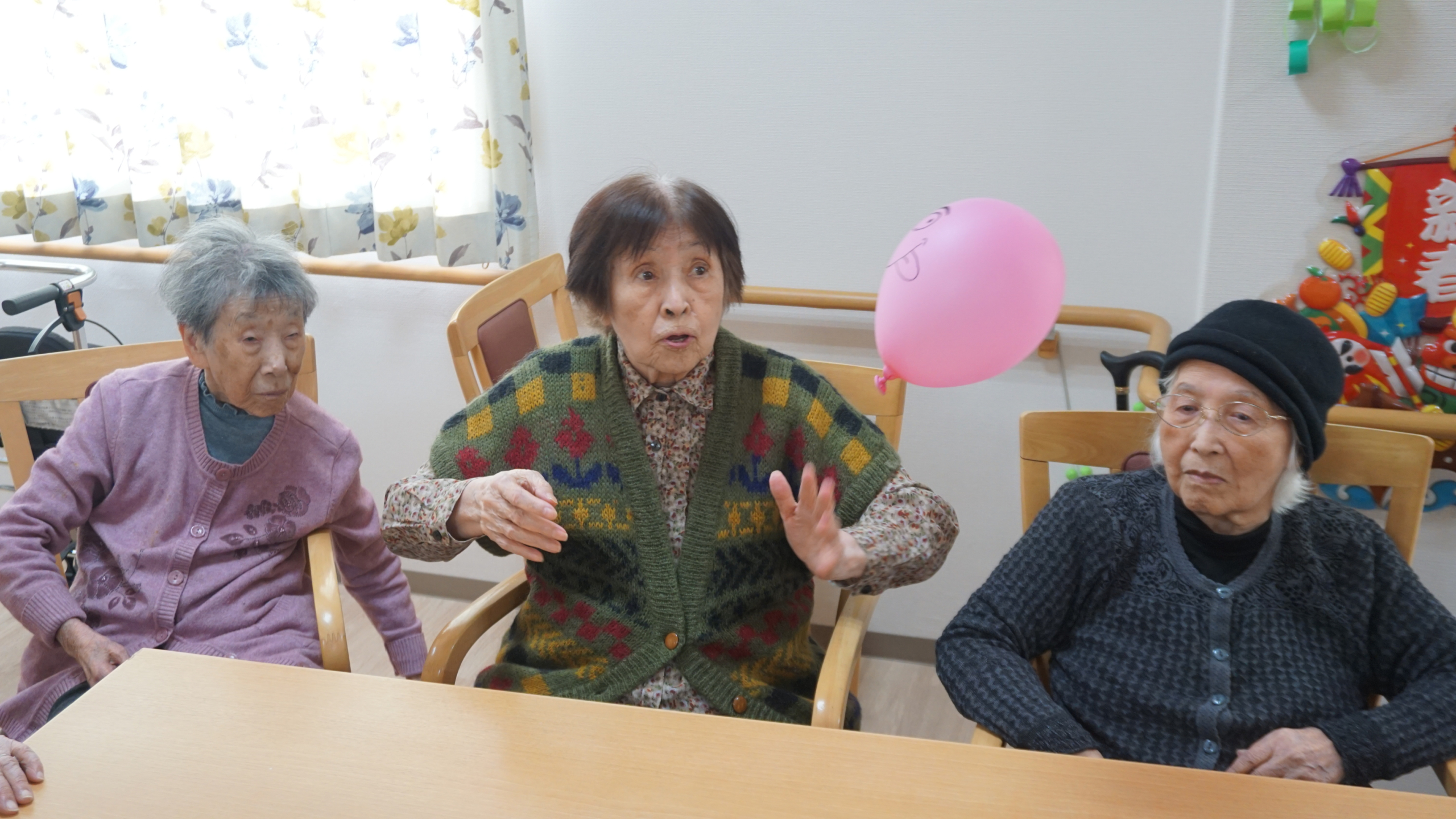 ニチイホーム練馬高野台風船バレー１