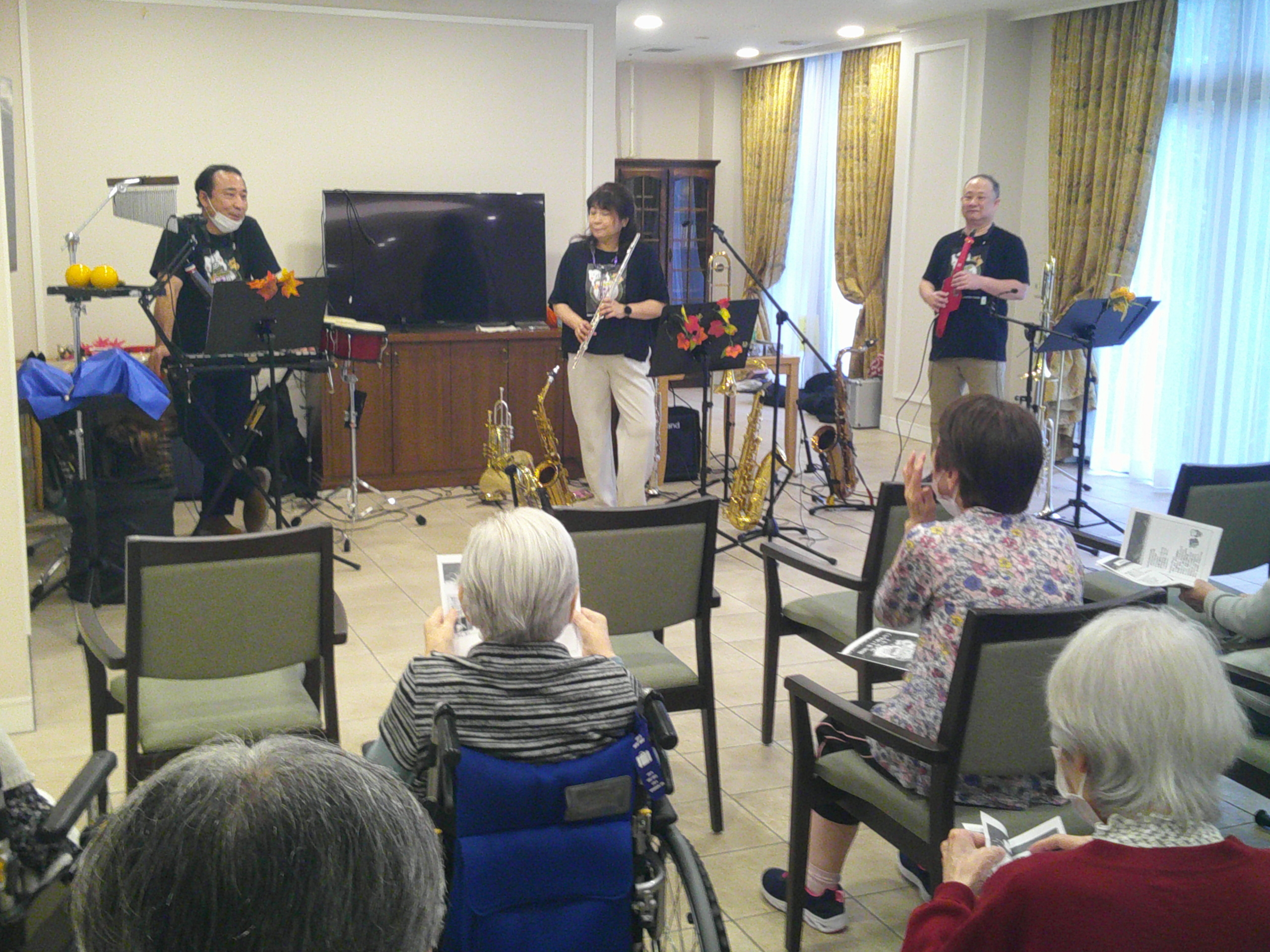 ニチイメゾン稲毛定期コンサート５