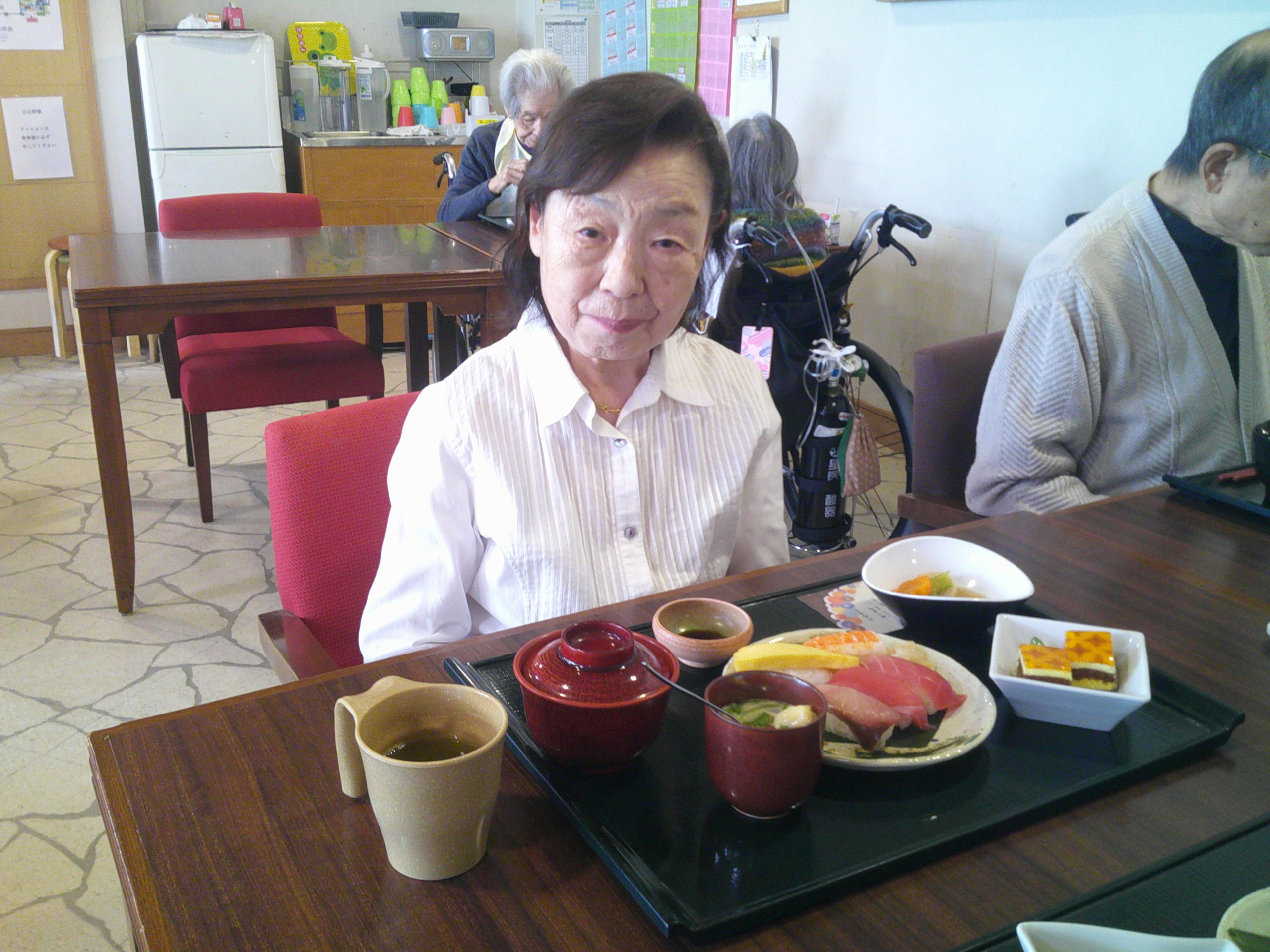 ニチイメゾン稲毛お寿司６