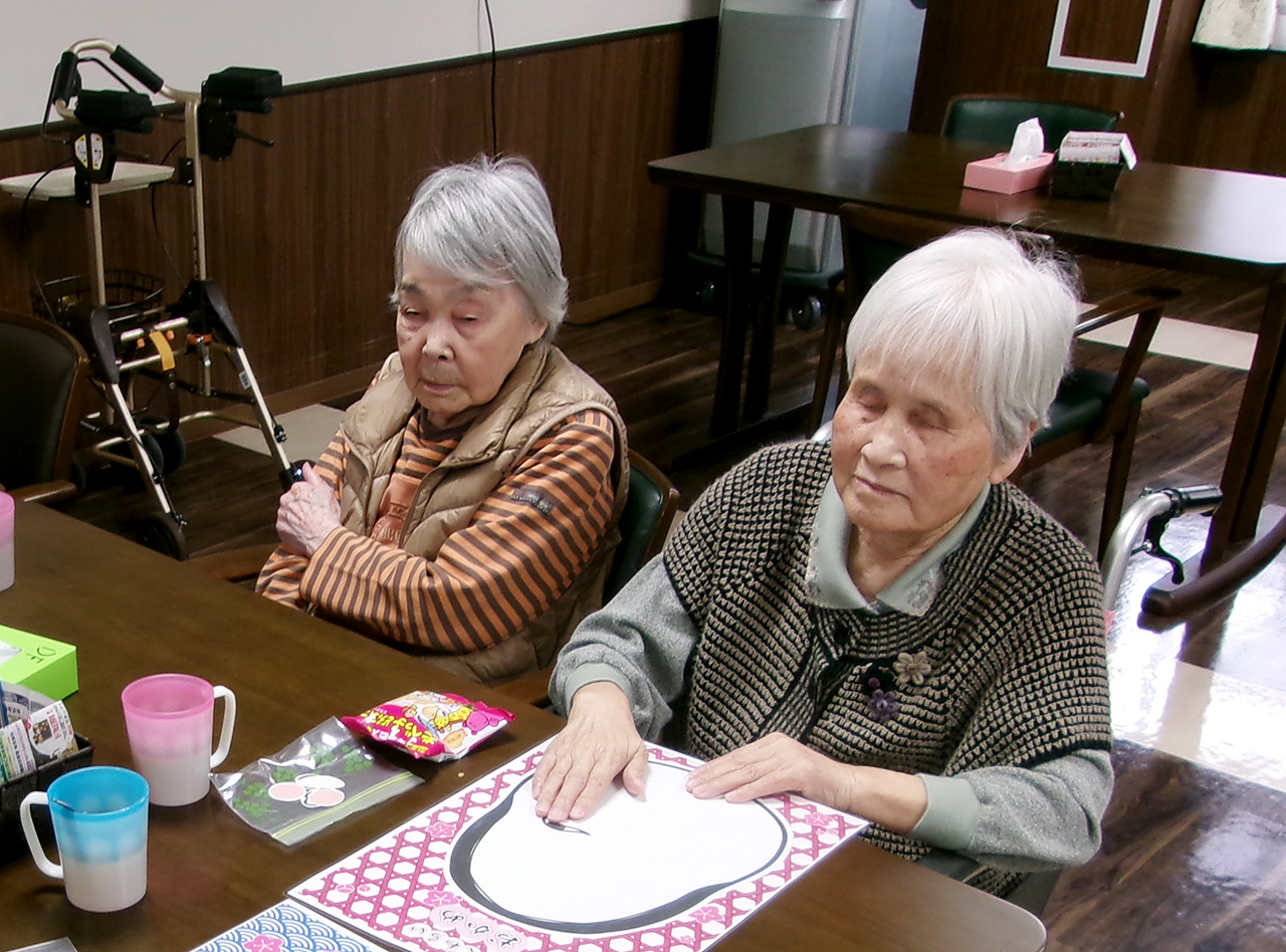 手作りの鳥居を設置-1 ディーフェスタくずは