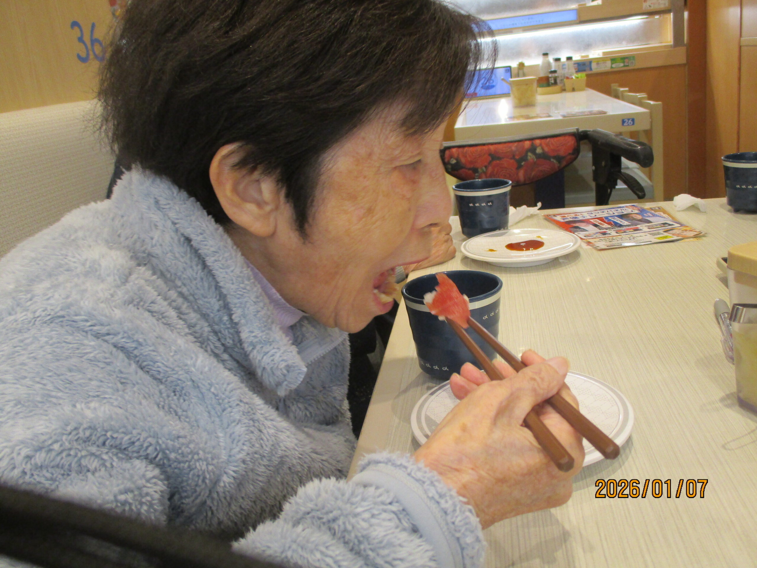 お寿司屋さんで外食-2　ニチイホーム久が原