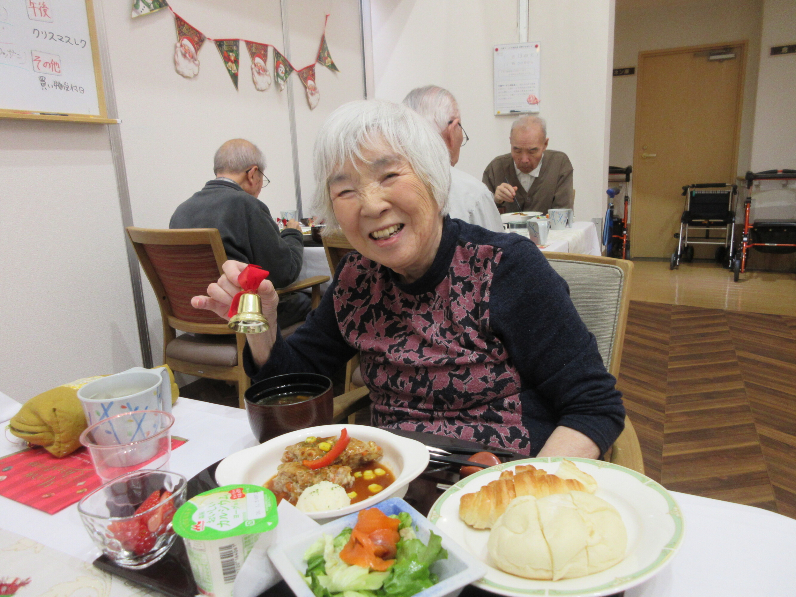 クリスマス会を行いました-1　ニチイホーム国立