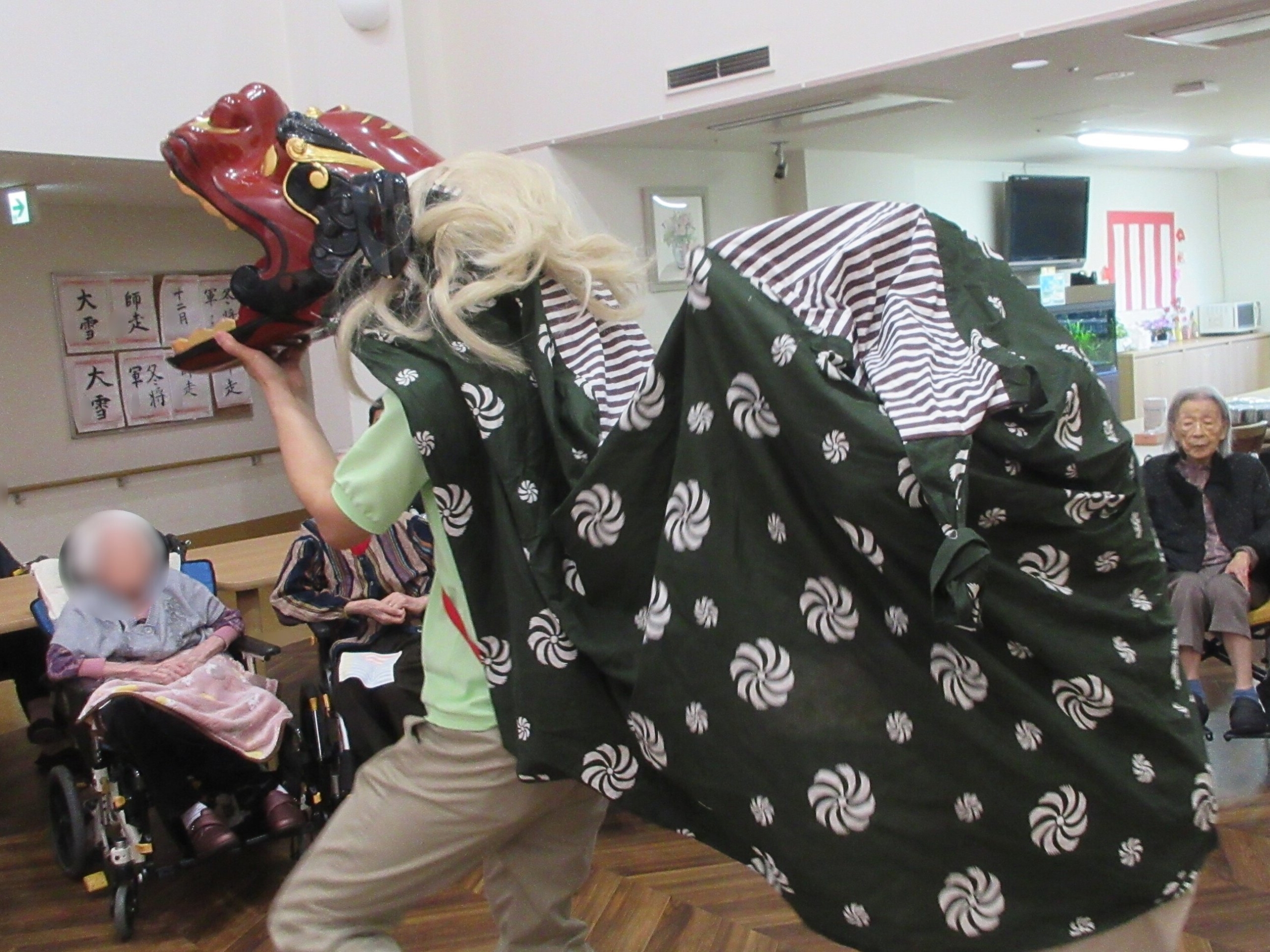 獅子舞演舞-1　ニチイホーム国立