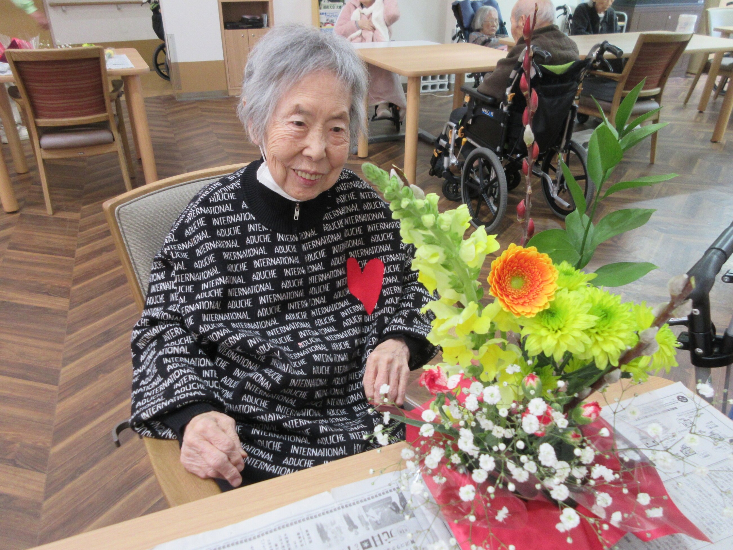 1月のフラワーアレンジメント-2　ニチイホーム国立