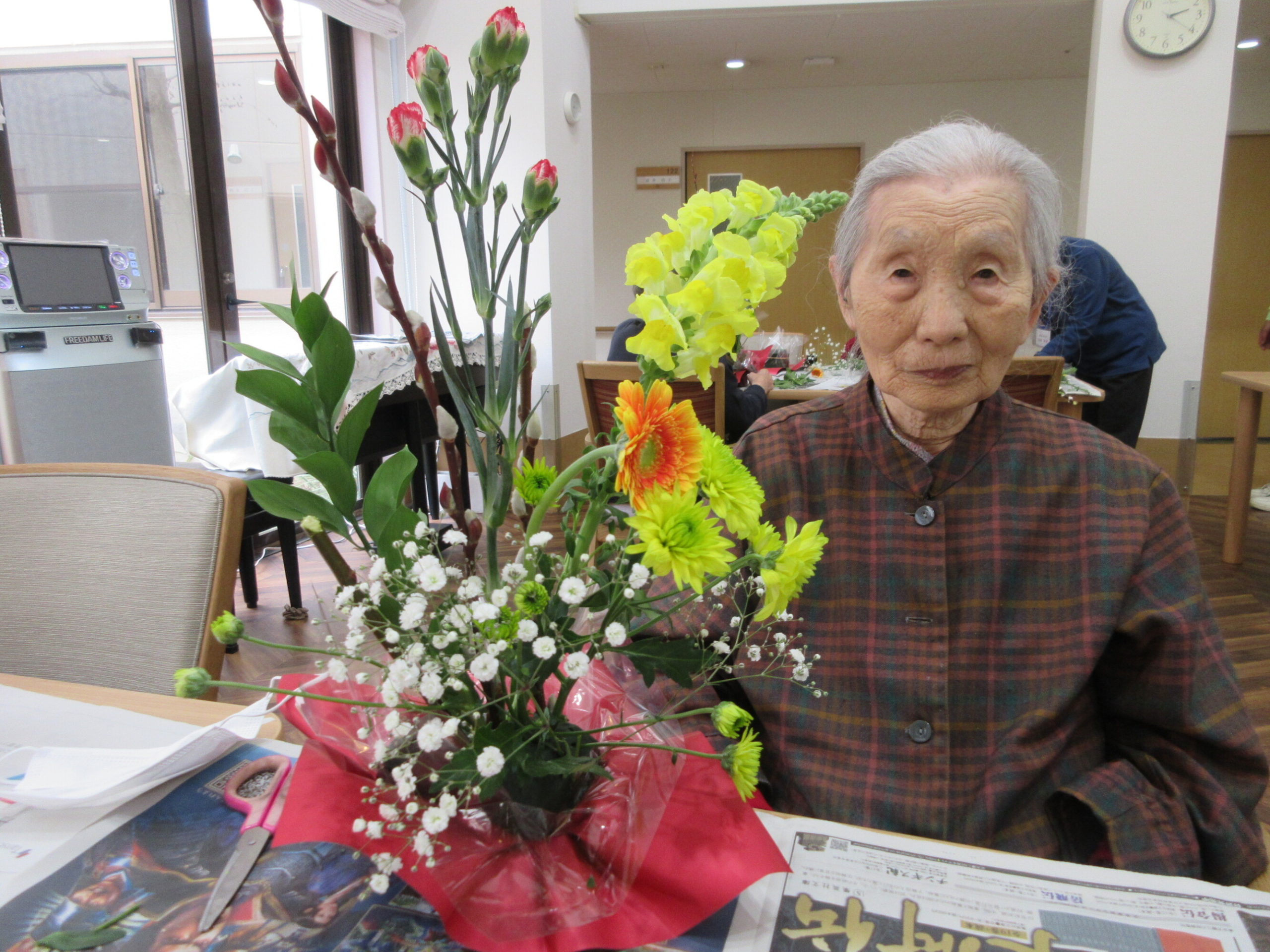 1月のフラワーアレンジメント-3　ニチイホーム国立