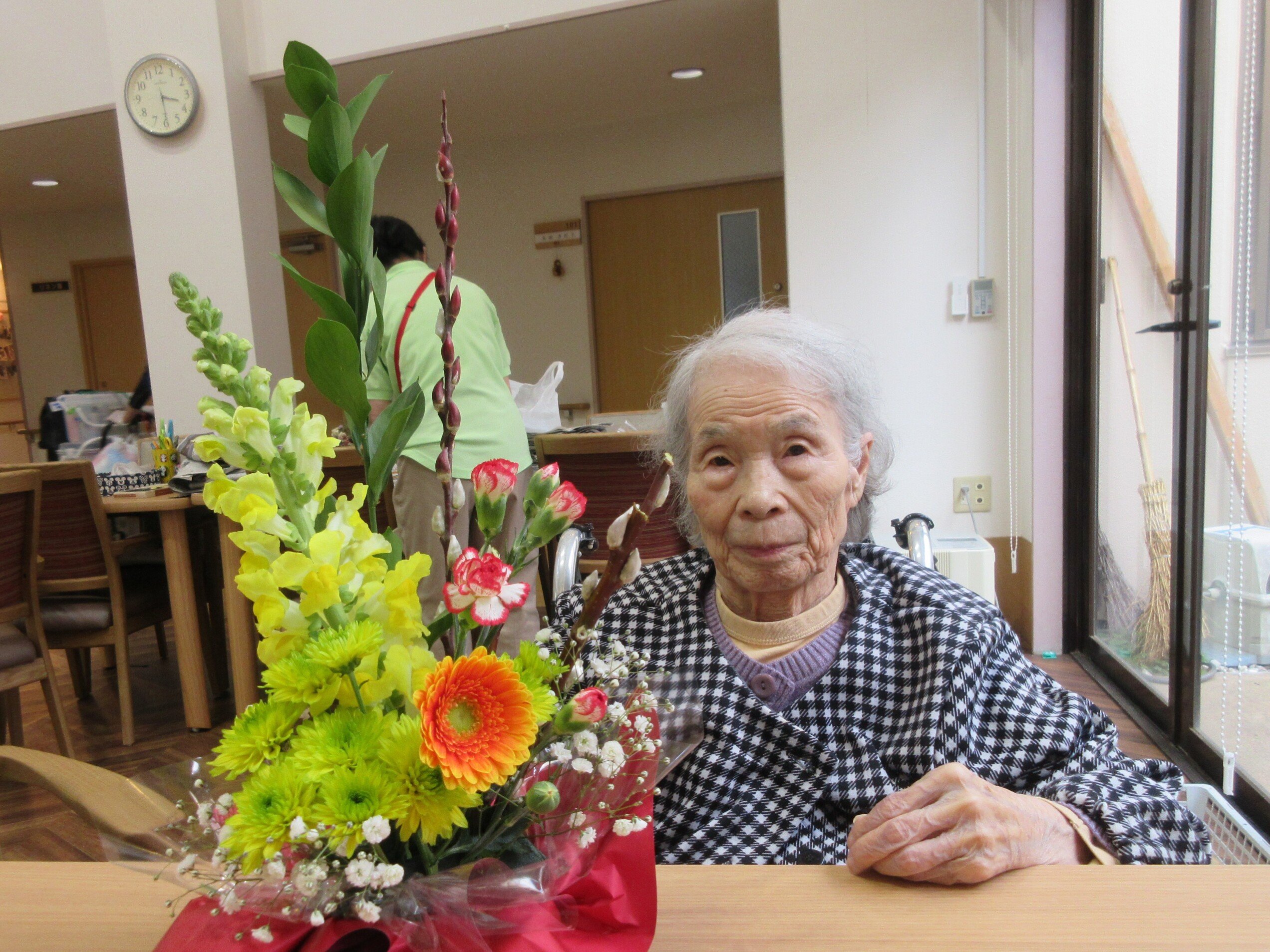 1月のフラワーアレンジメント-6　ニチイホーム国立