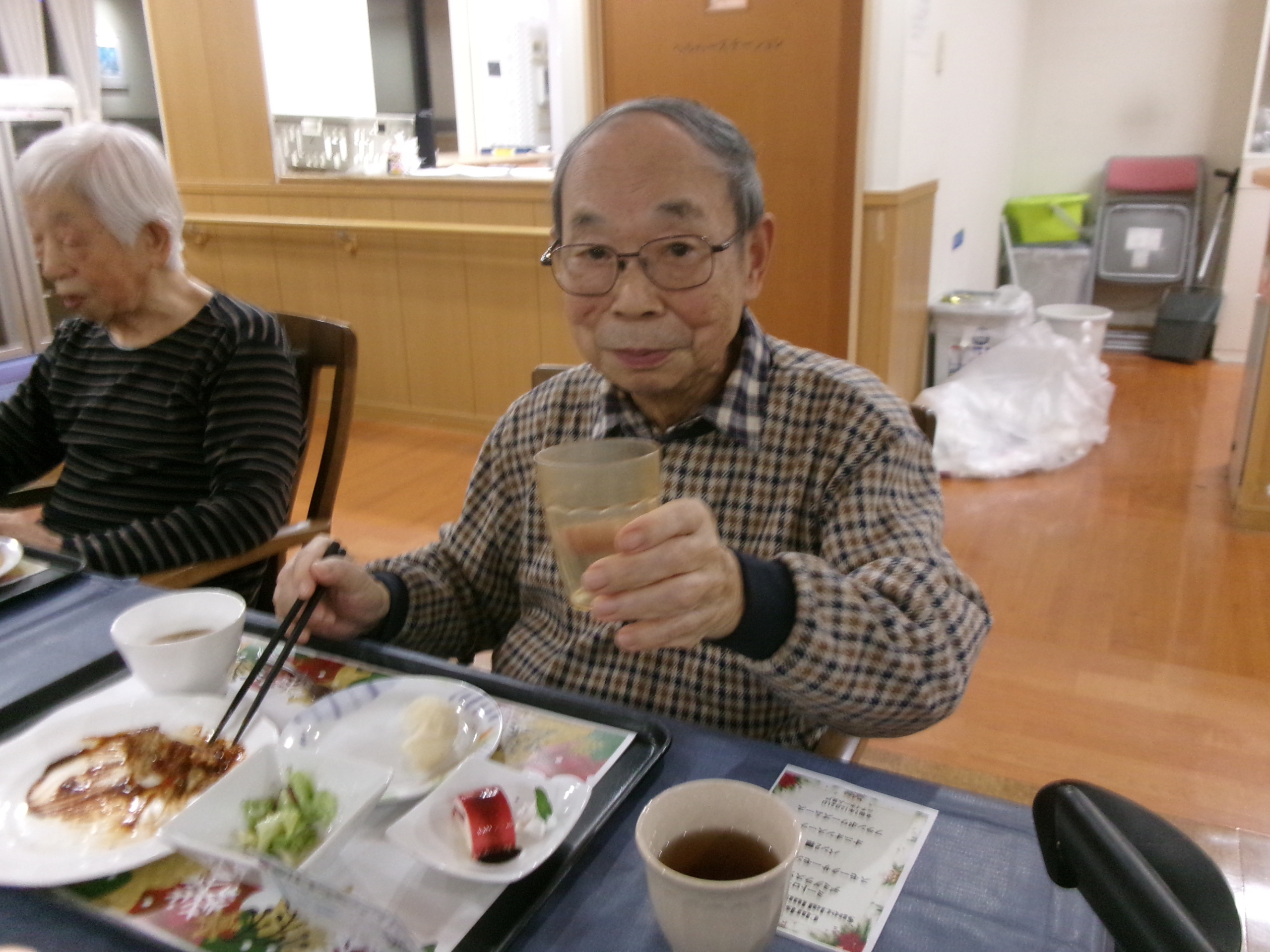 クリスマス準備～クリスマスディナー2025-4　ニチイホーム登戸