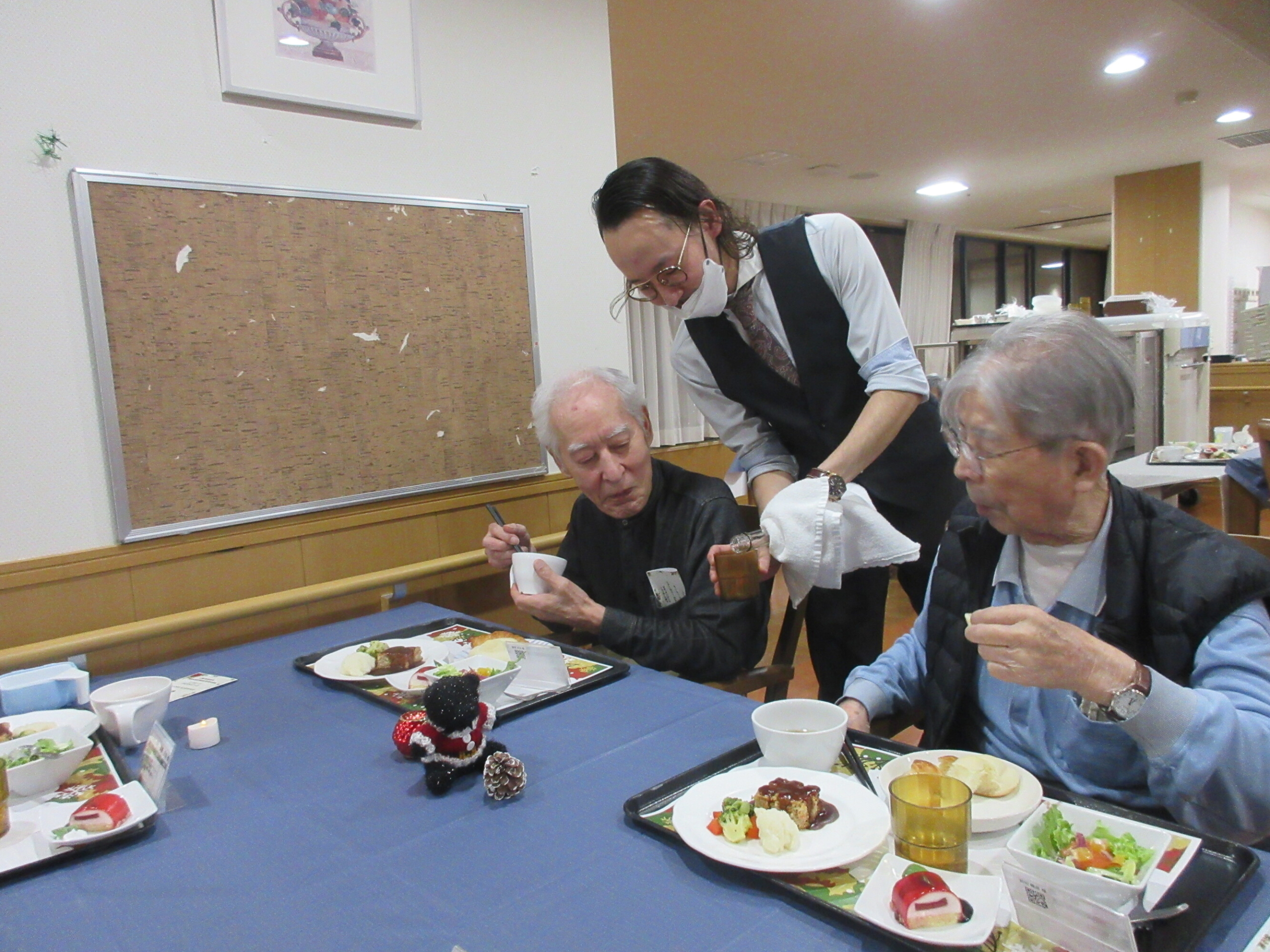 クリスマス準備～クリスマスディナー2025-6　ニチイホーム登戸