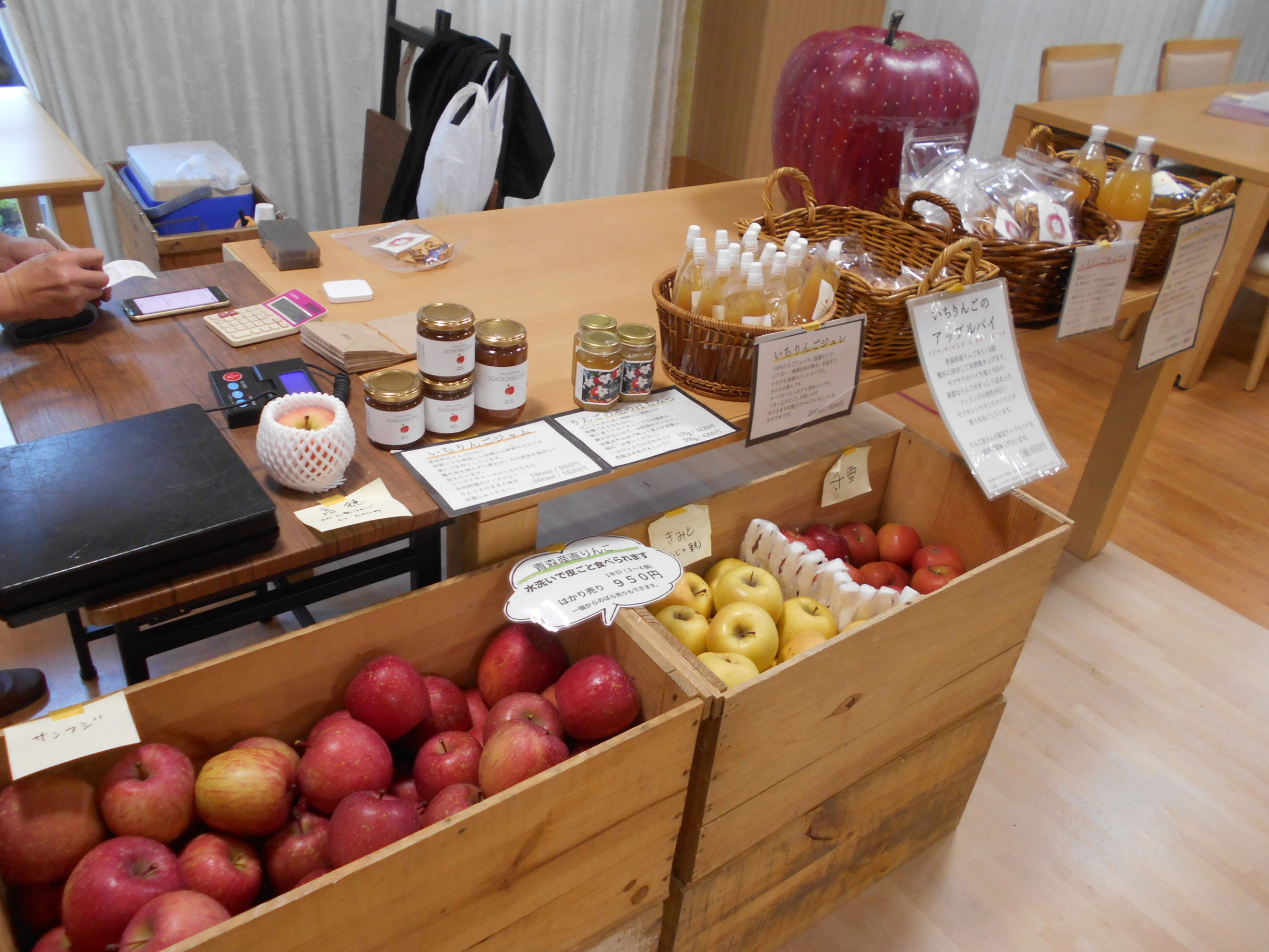 りんご専門店の出張販売-1　ニチイホーム西武柳沢