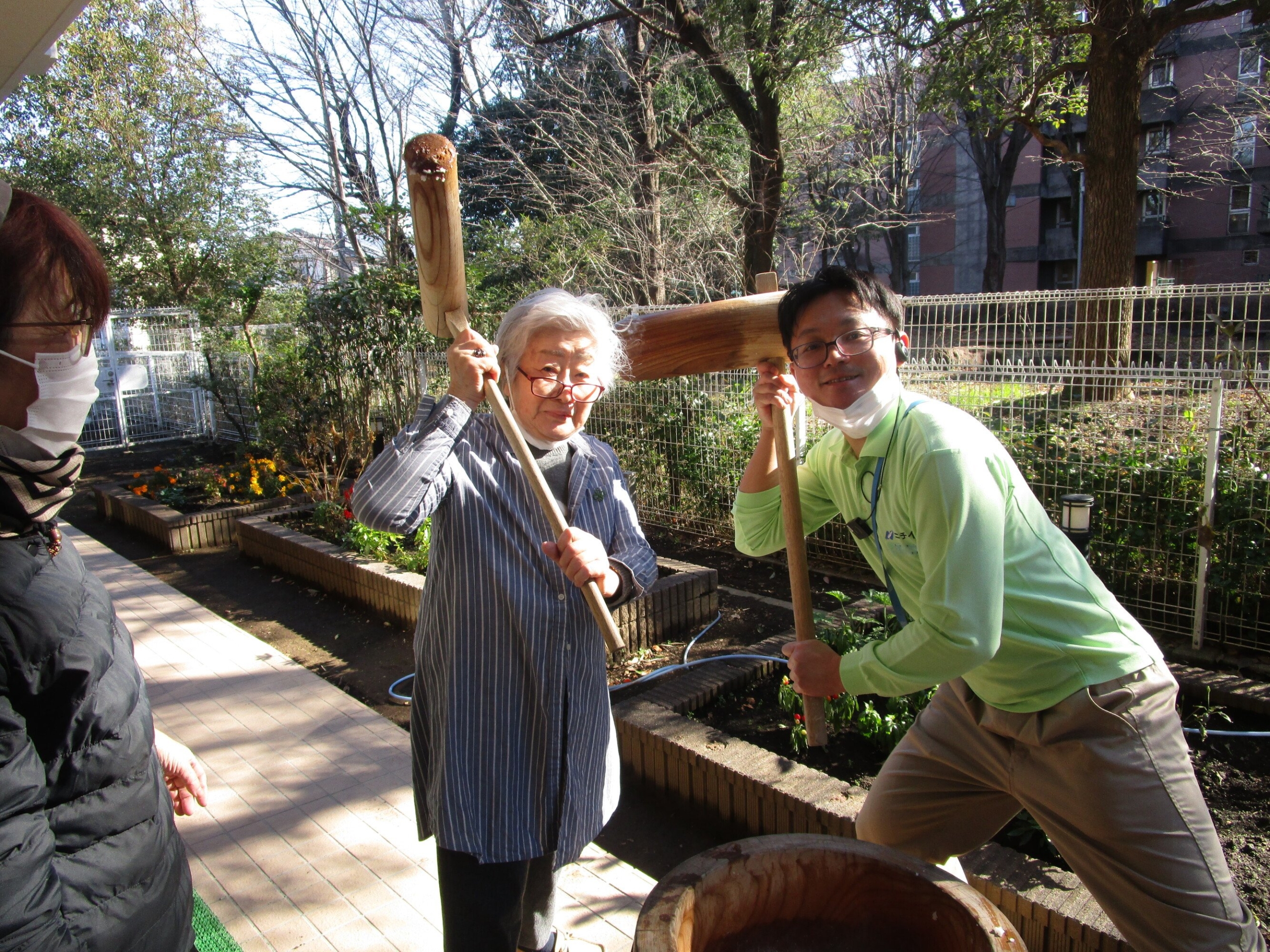 餅つき-3　ニチイホーム成城
