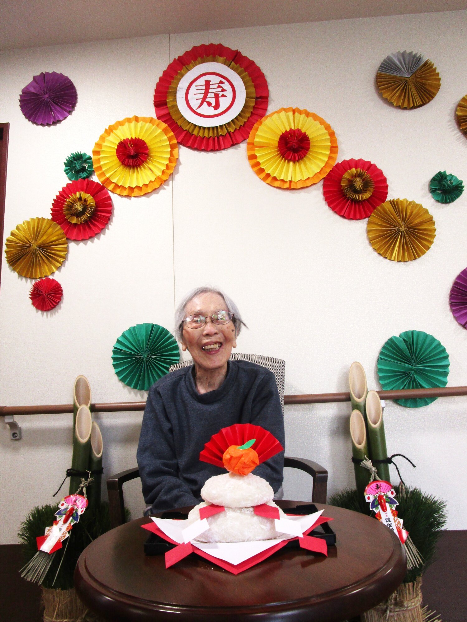 鏡餅と写真撮影-2　ニチイホーム成城