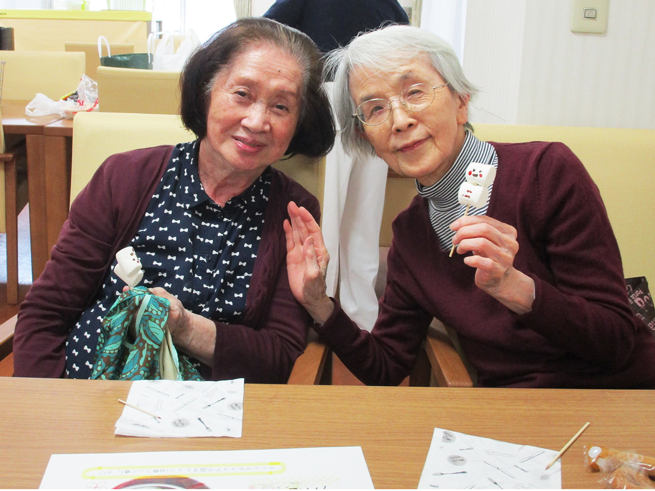 マシュマロとココアを楽しんでいただきました-1 ニチイホーム下丸子