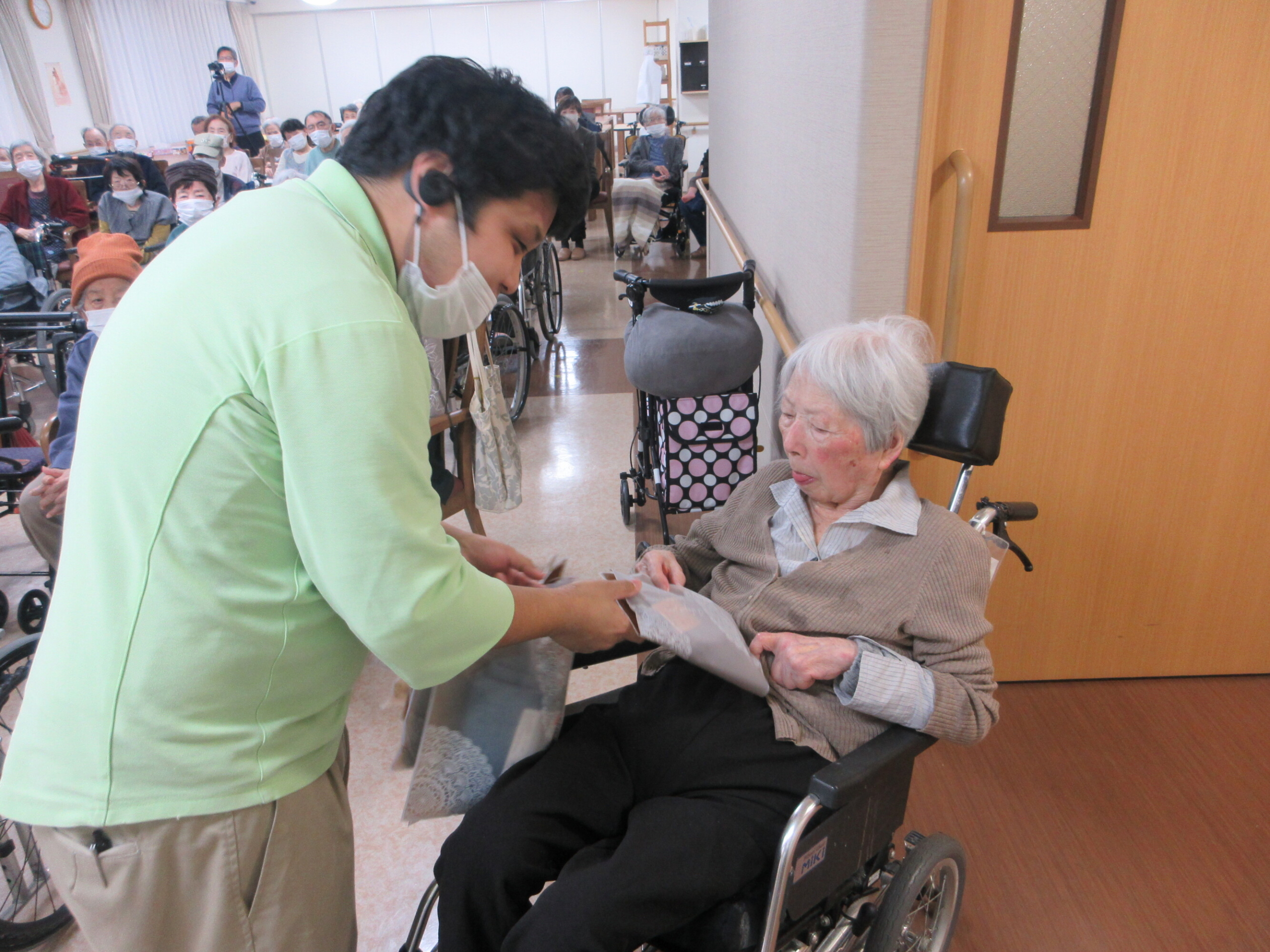 クリスマス会、12月お誕生日会-2　ニチイホーム矢口