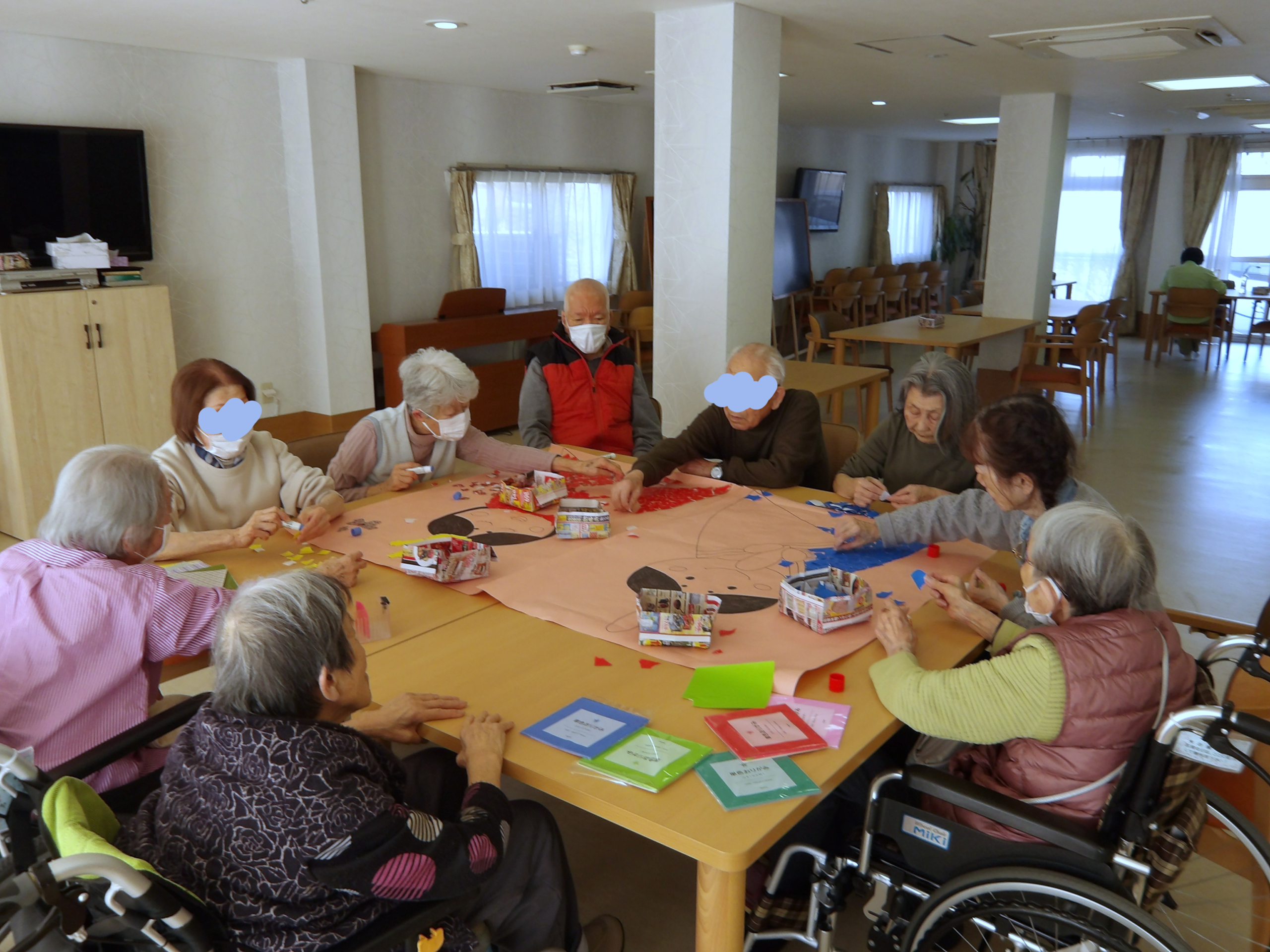 ニチイホーム東府中の壁画作成３