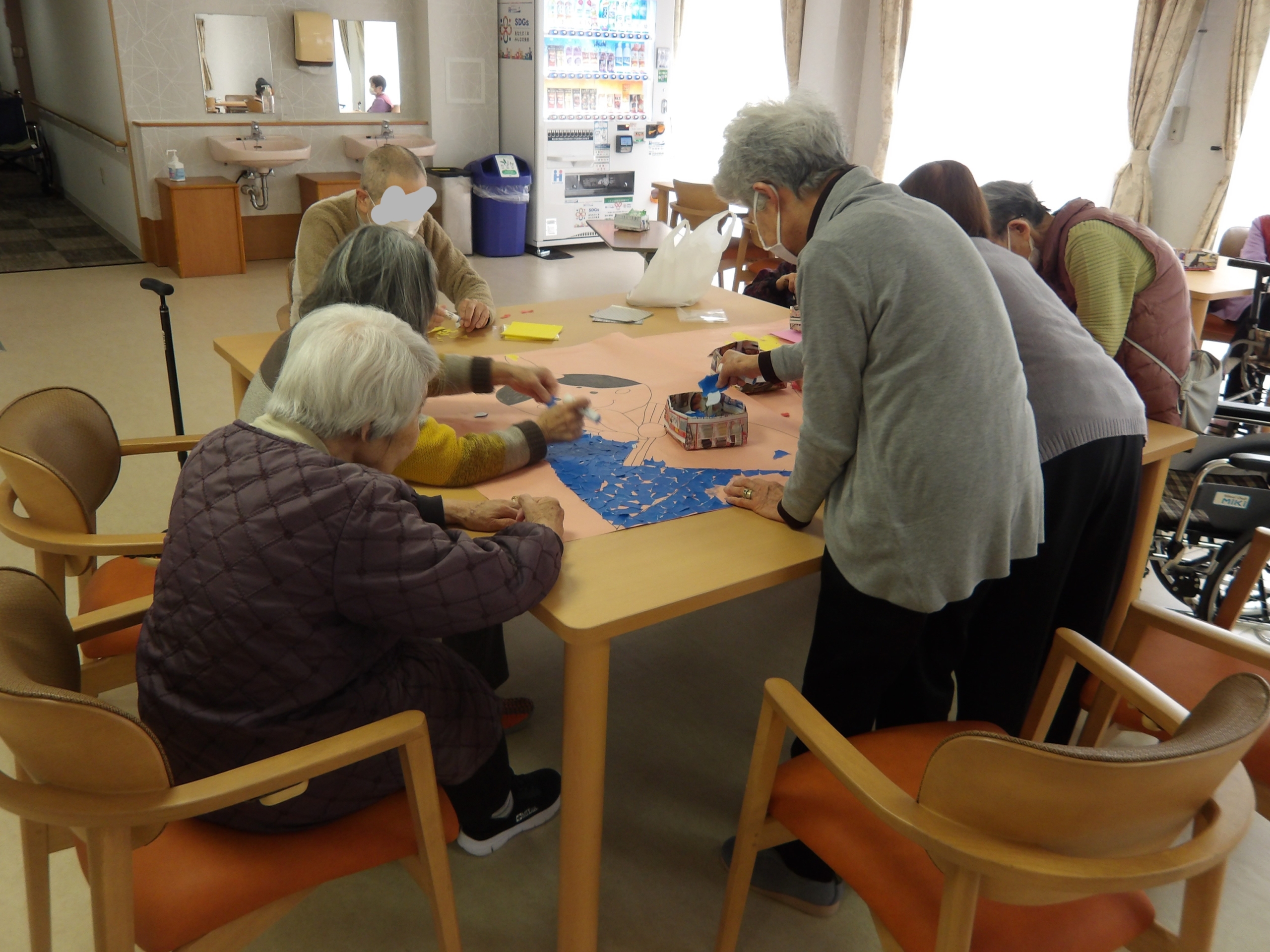 ニチイホーム東府中の壁画作成４