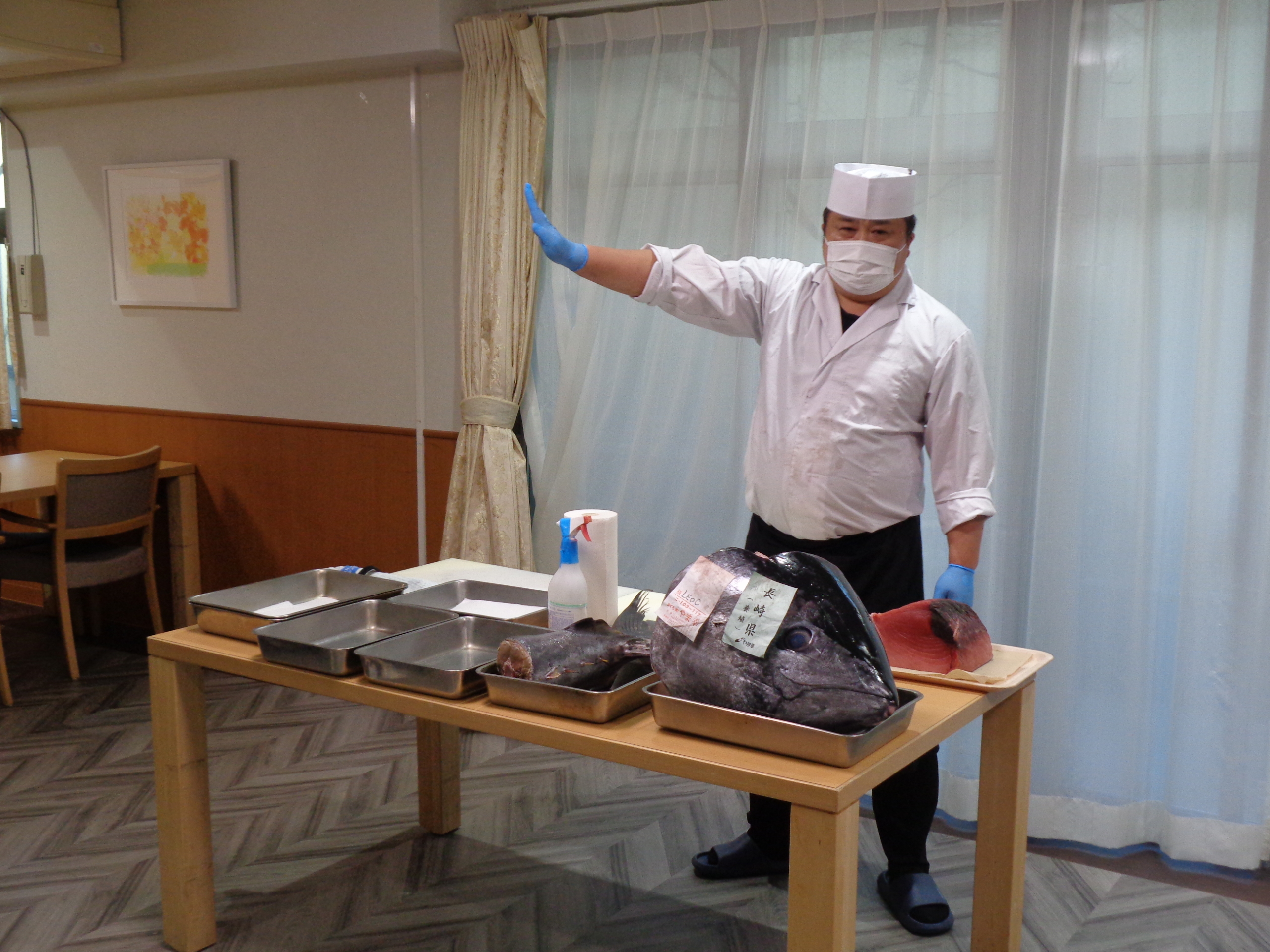 ニチイホーム自由が丘のまぐろ解体ショー2