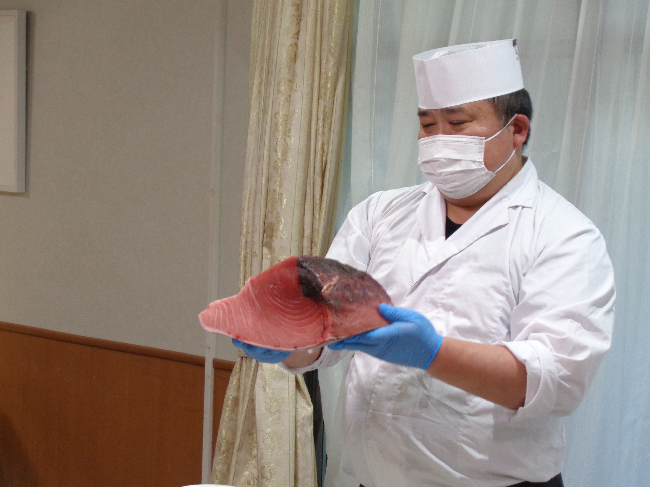 ニチイホーム自由が丘のまぐろ解体ショー3