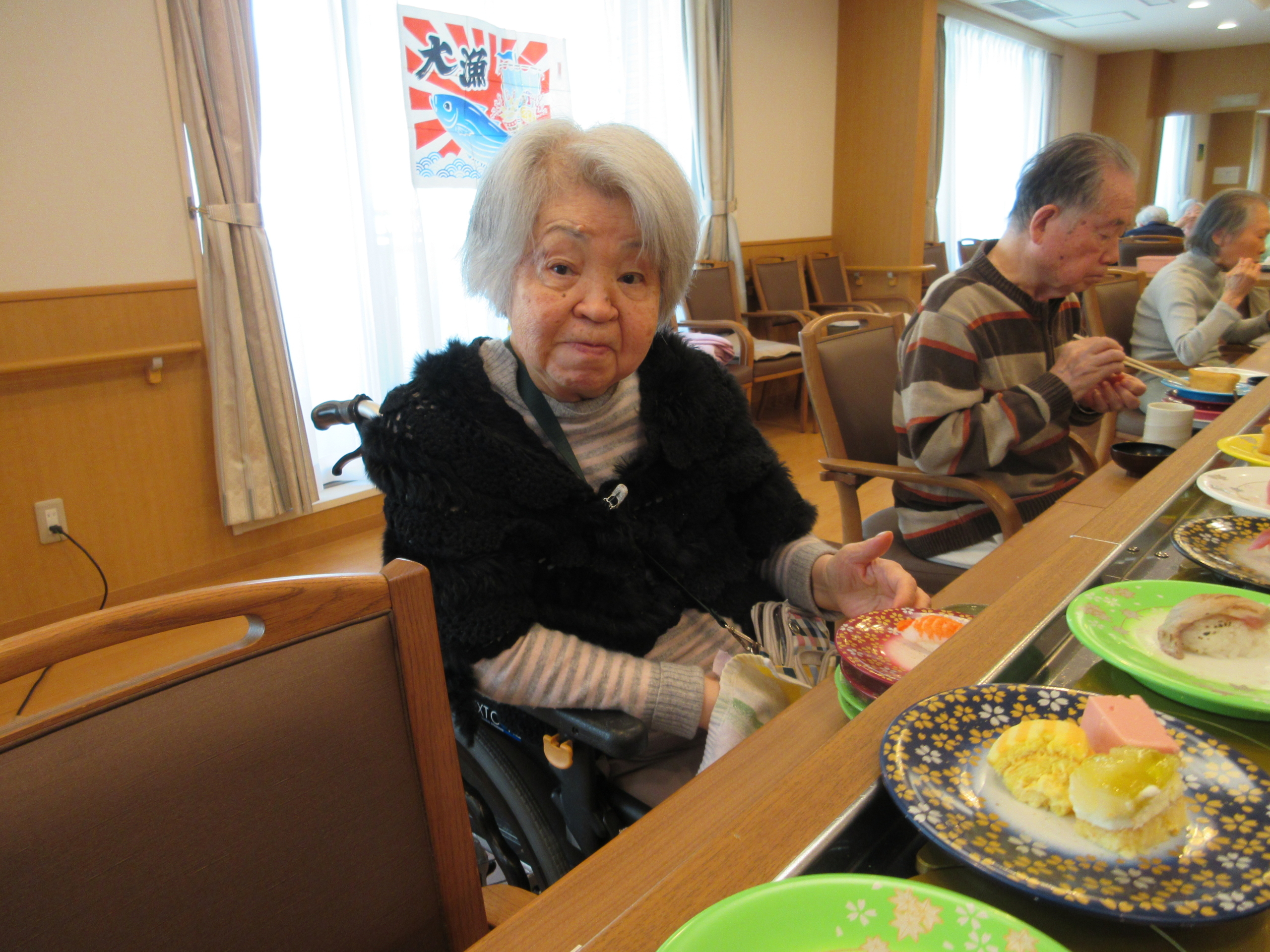 ニチイホーム目白のホーム内で回転寿し４