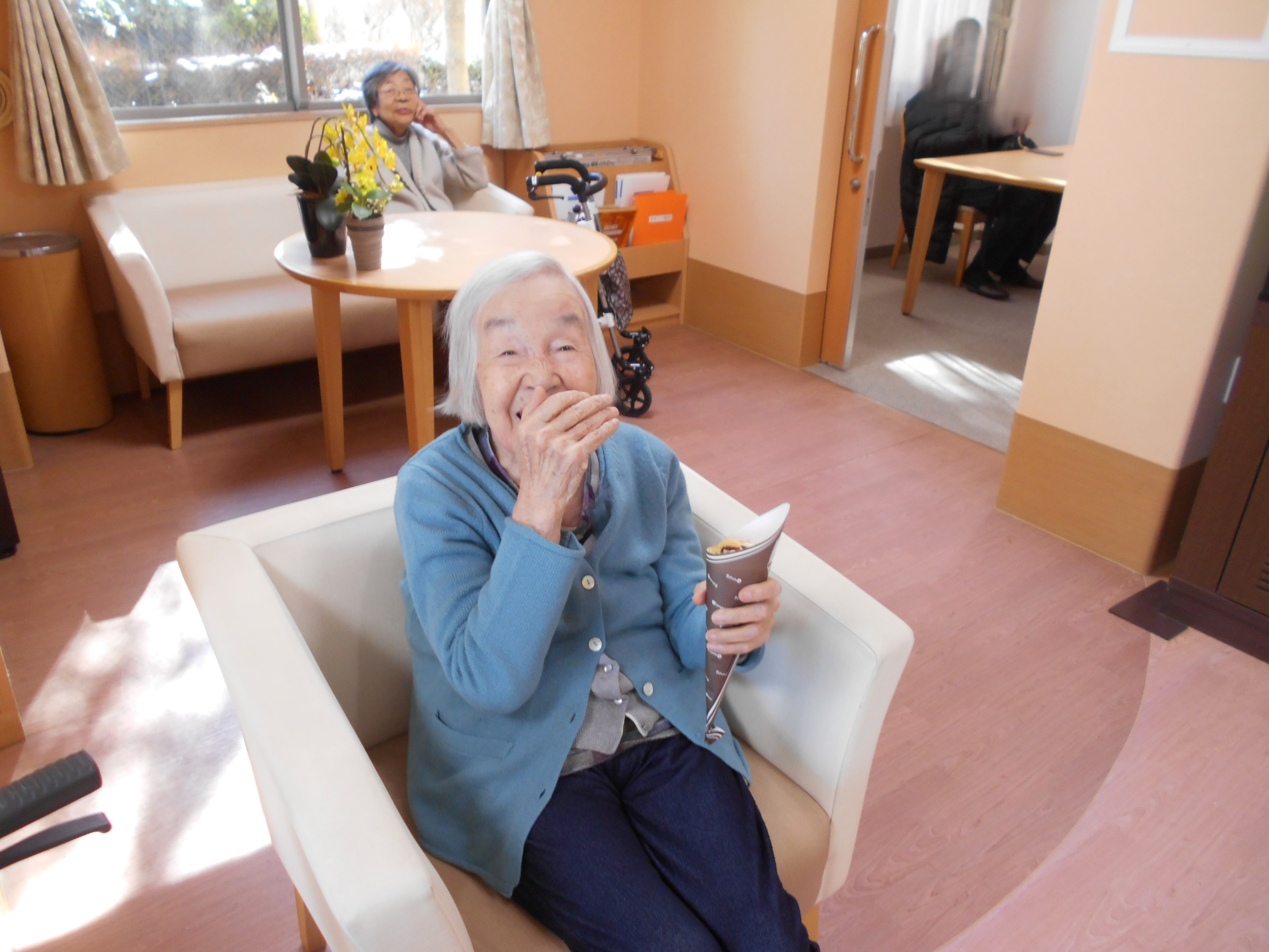 ニチイホーム西武柳沢の移動販売車２