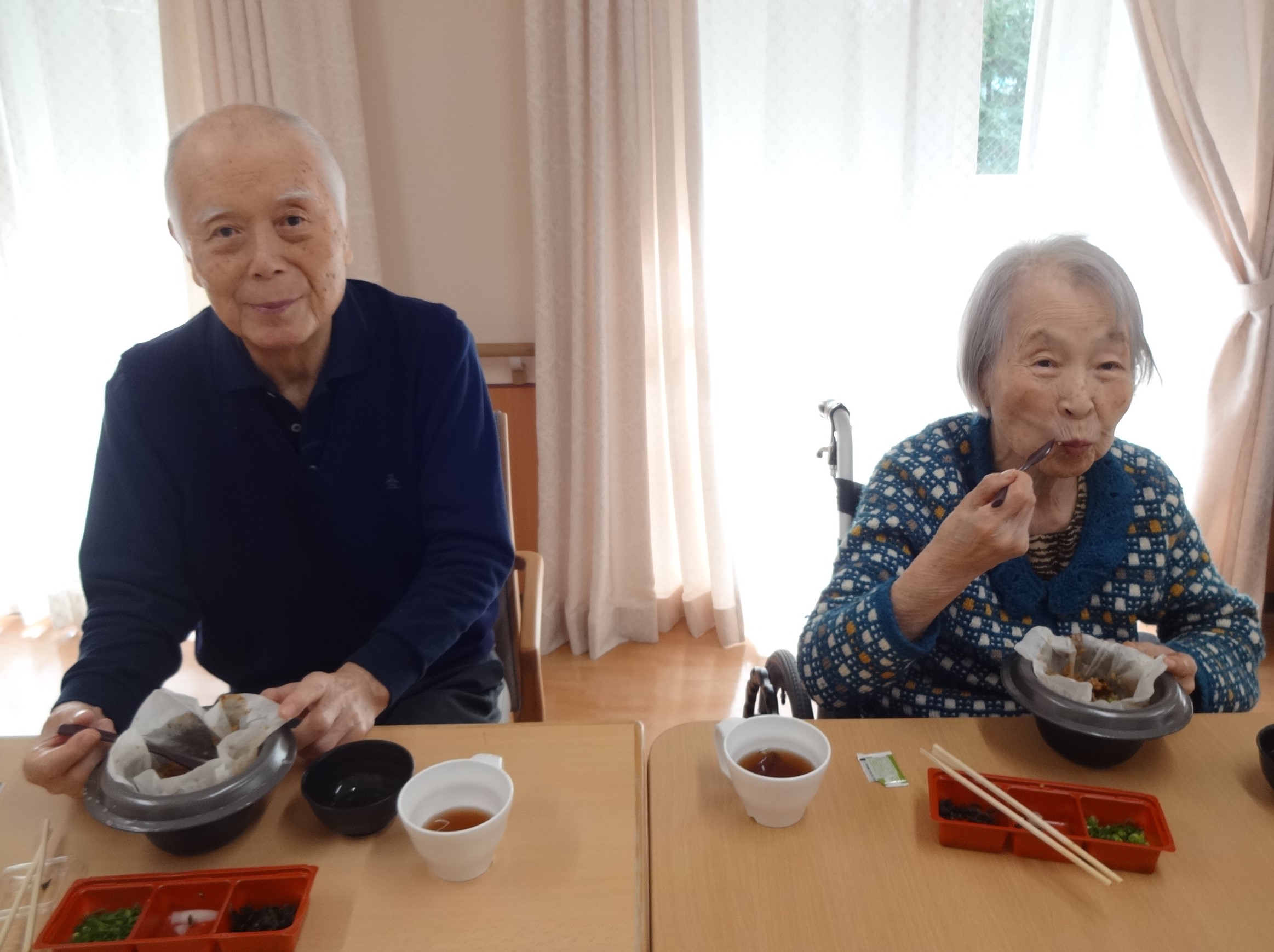 鰻をみんなで召し上がりました-1 ニチイホーム元住吉