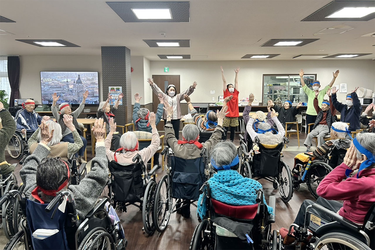 赤鬼青鬼チーム対抗玉入れ合戦-2 ニチイメゾン南草津二番館