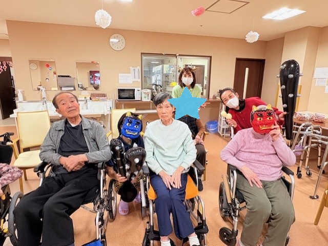 節分で豆まき-4 ニチイメゾン瀬田ニ番館