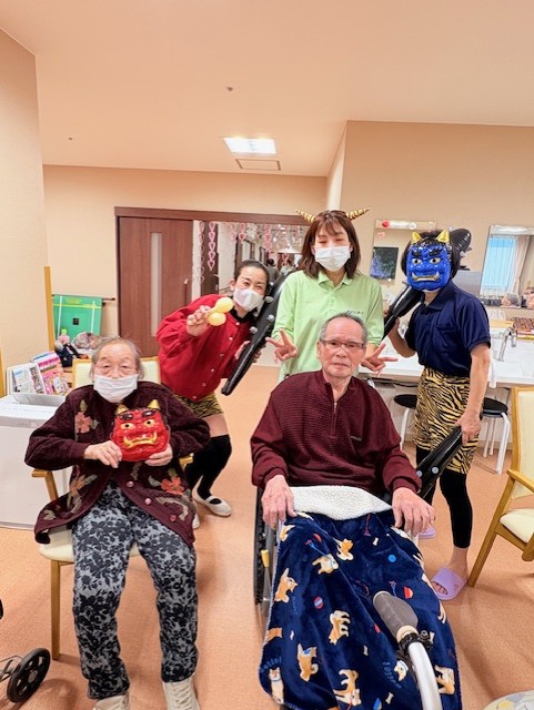 節分で豆まき-5 ニチイメゾン瀬田ニ番館