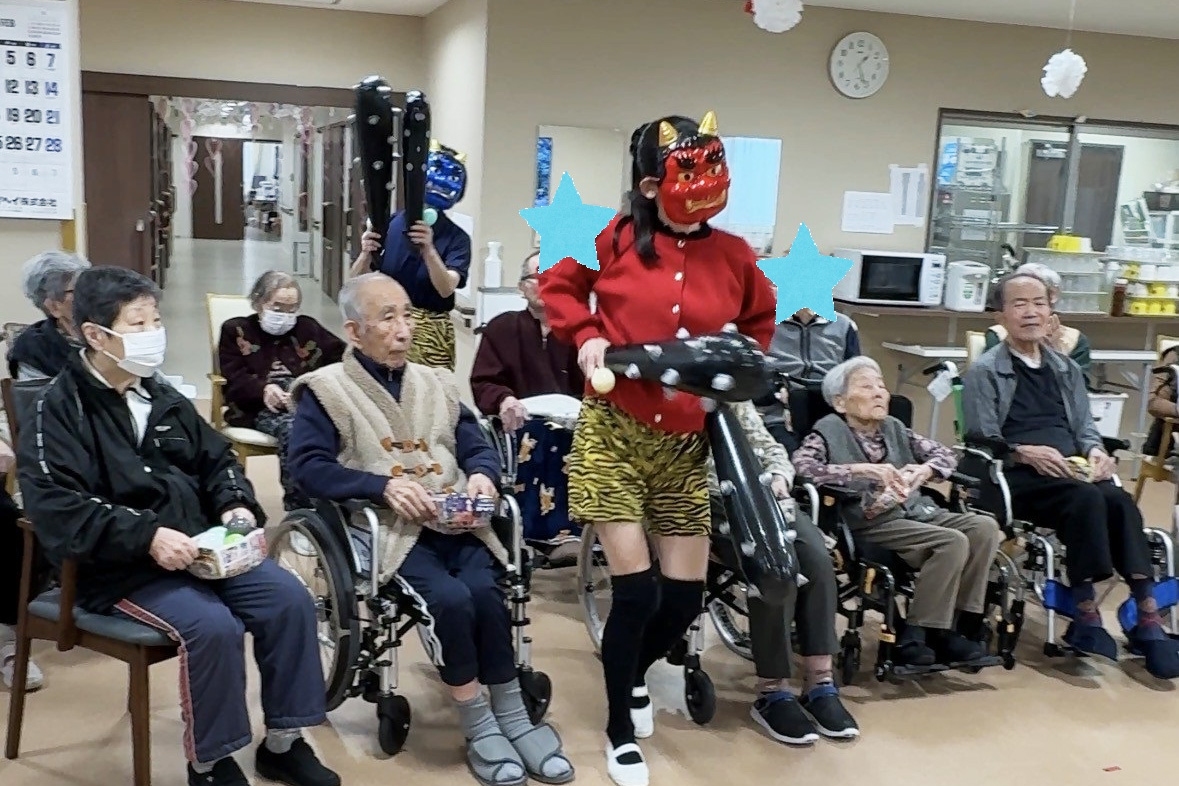 節分で豆まき-6 ニチイメゾン瀬田ニ番館