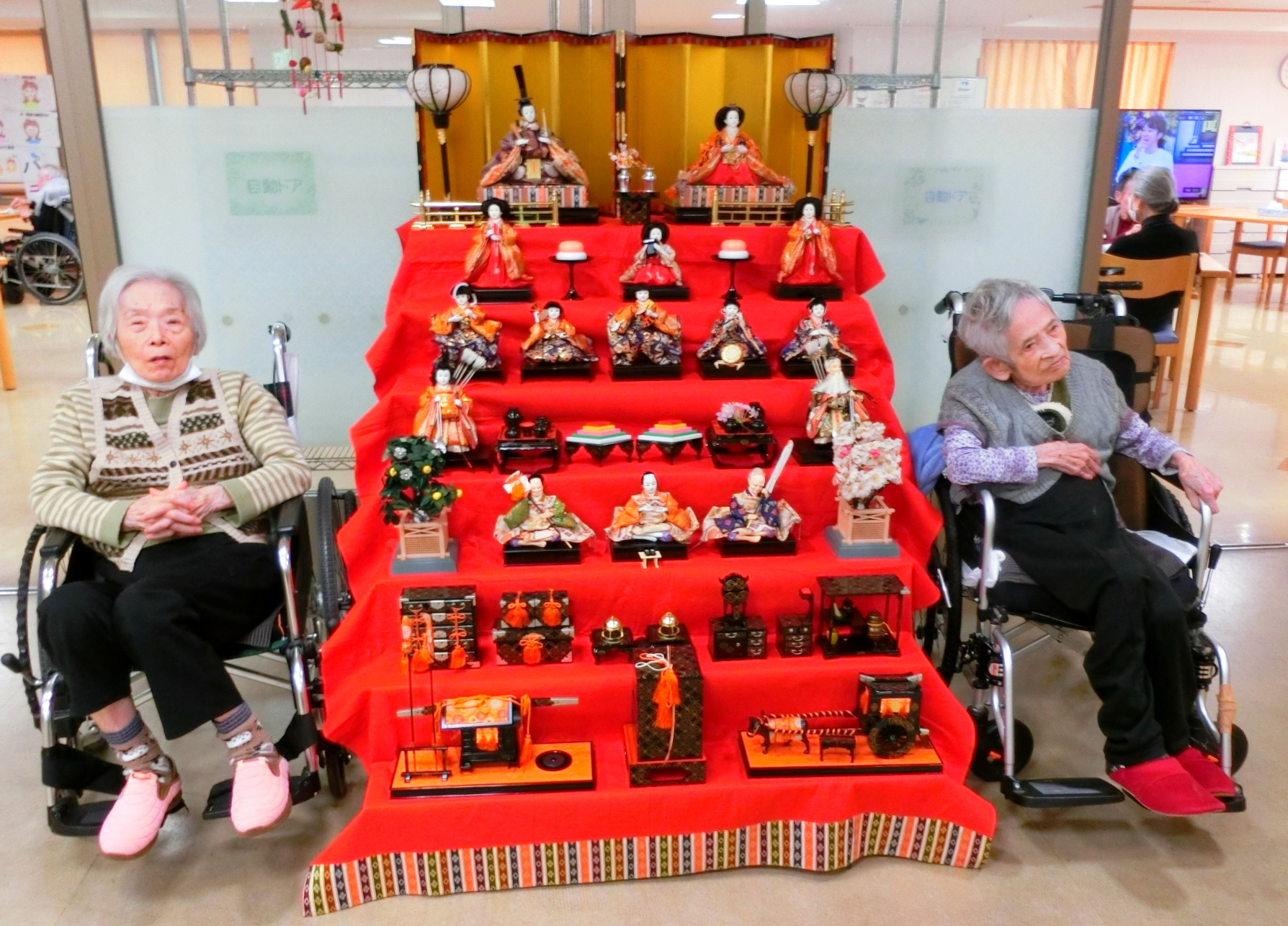 ニチイホーム星ヶ丘の雛人形20260301_２