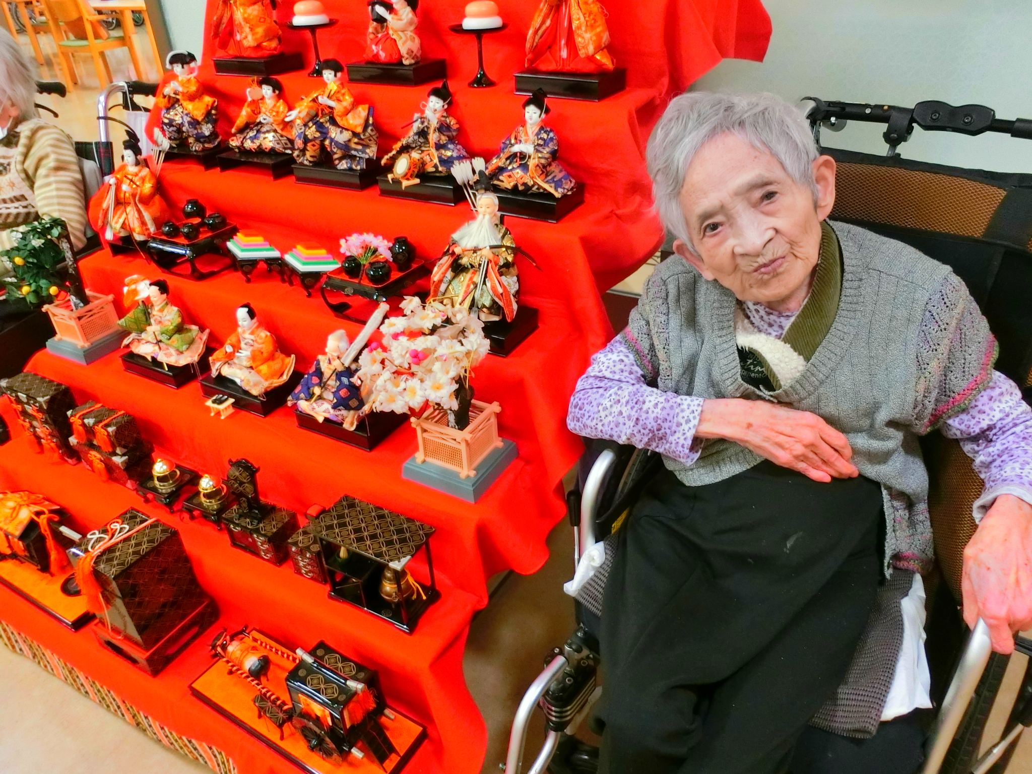 ニチイホーム星ヶ丘の雛人形20260301_３