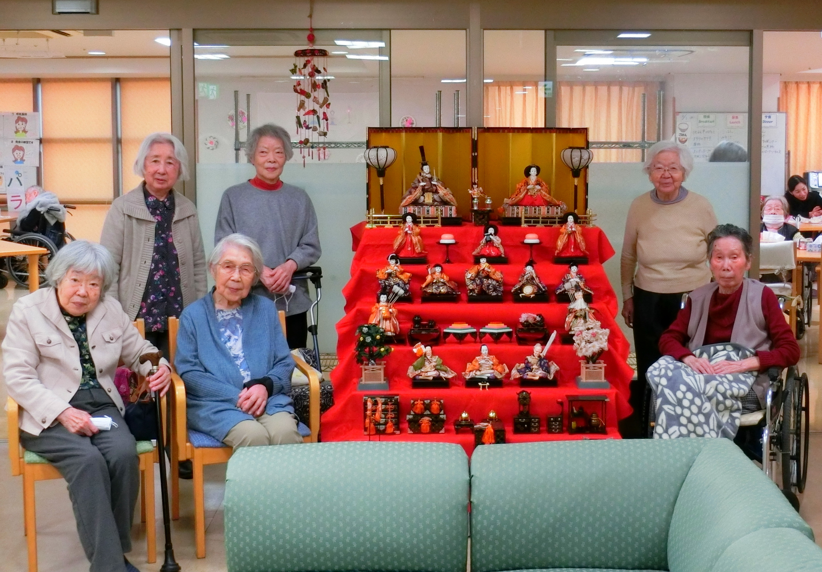 ニチイホーム星ヶ丘の雛人形20260301_４