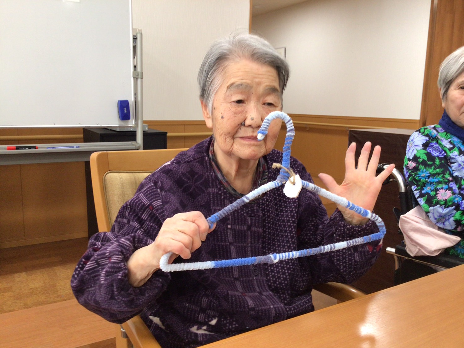 ニチイホーム板橋徳丸のアロマハンガーづくり３