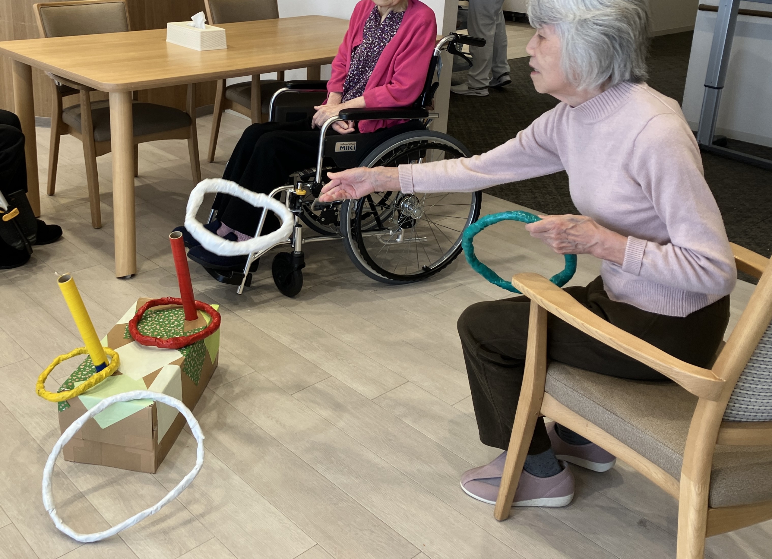 ニチイホーム杉並松庵の輪投げアクティビティ１