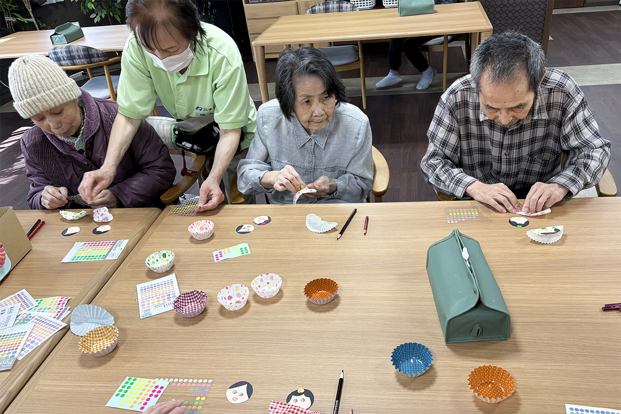 可愛いひなまつり飾り-2 ニチイメゾン南草津Ⅱ番館